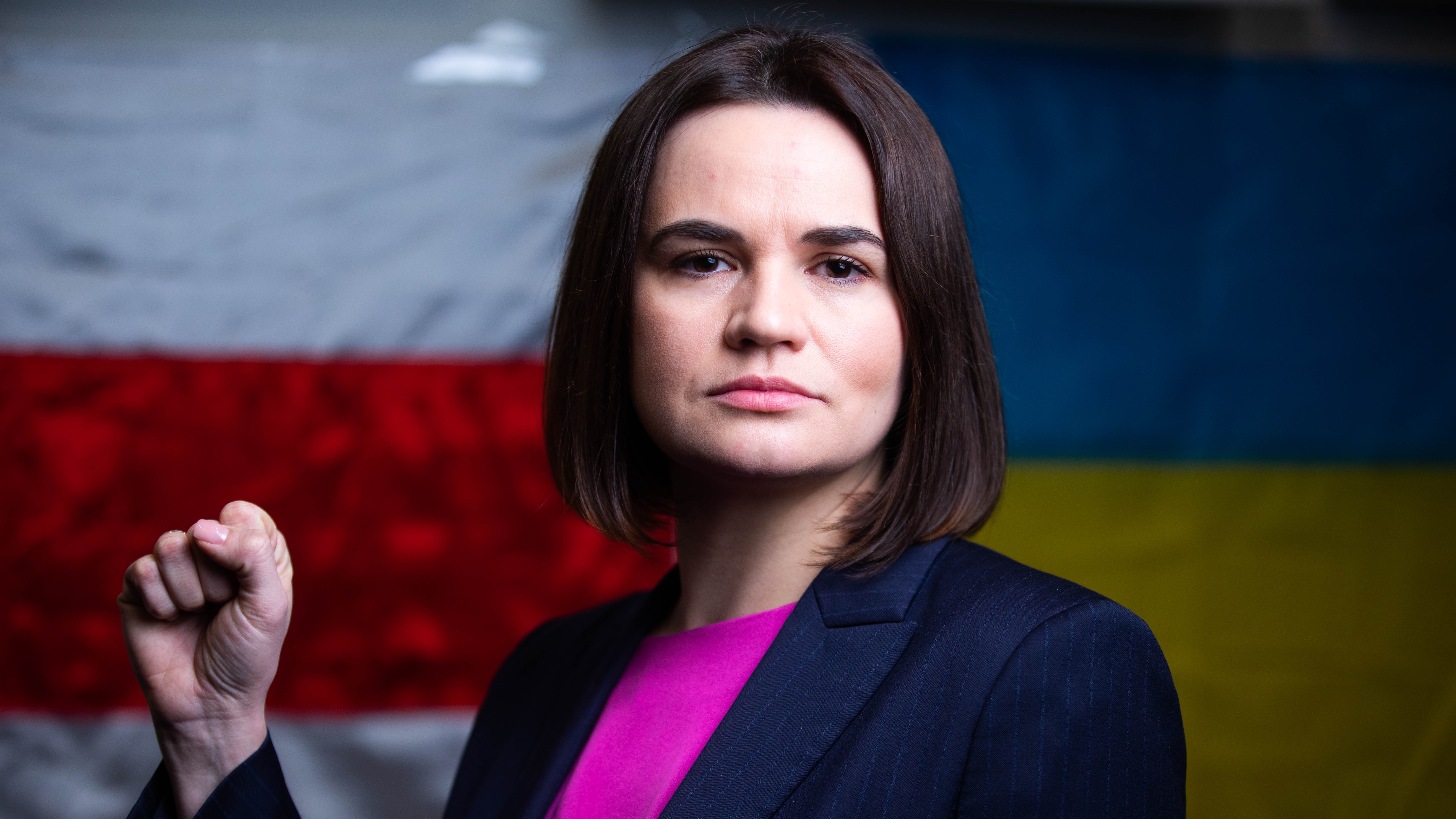 Katta eshak va kokrak bilan porno