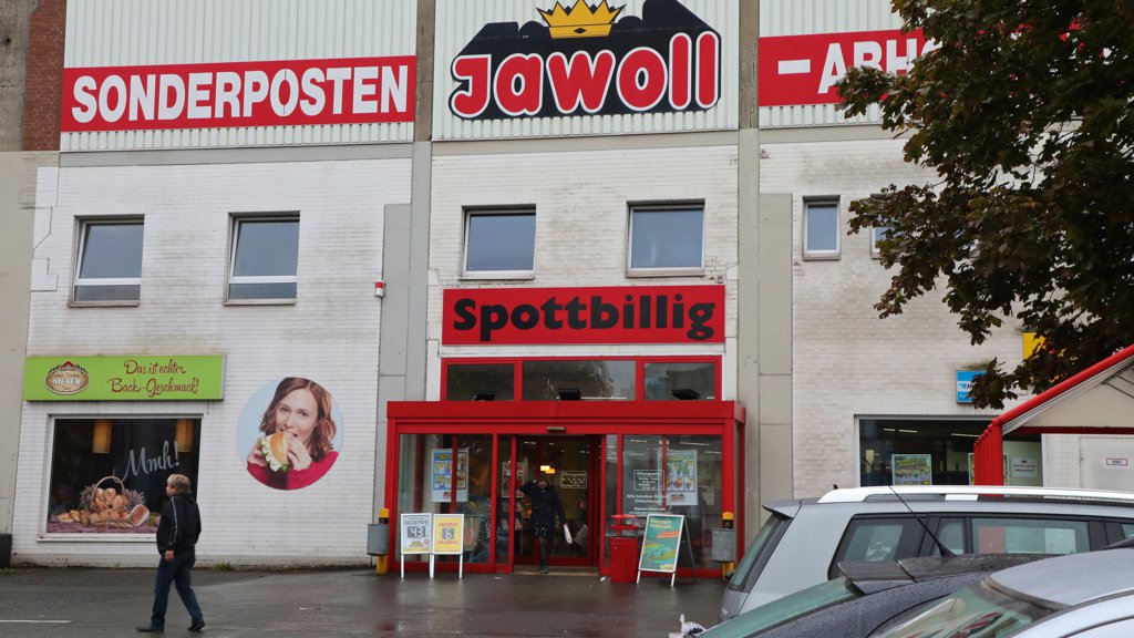 Wieder Einbruch in Peine: Täter brechen Schiebetür vom Jawoll-Markt auf
