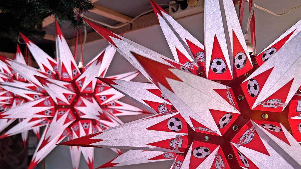 Borna: Ein Erzgebirgler macht den Weihnachtsstern zum Fanartikel
