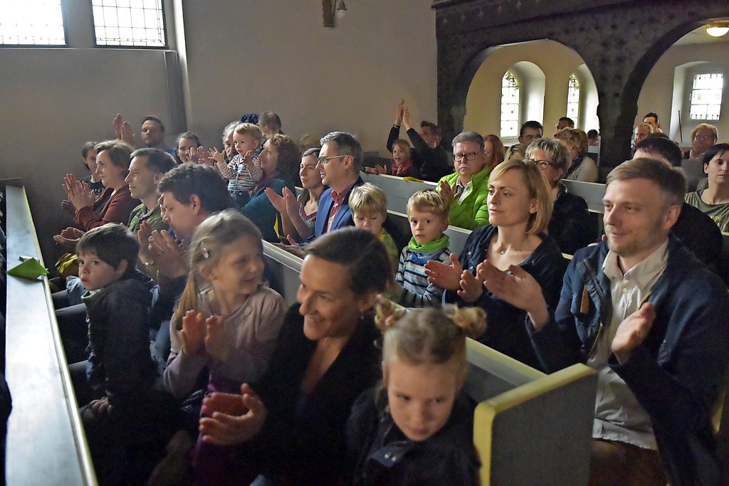 Waldgrundschule: 120 kleine Chorsnger begeistern mit Hit von Mark Forster