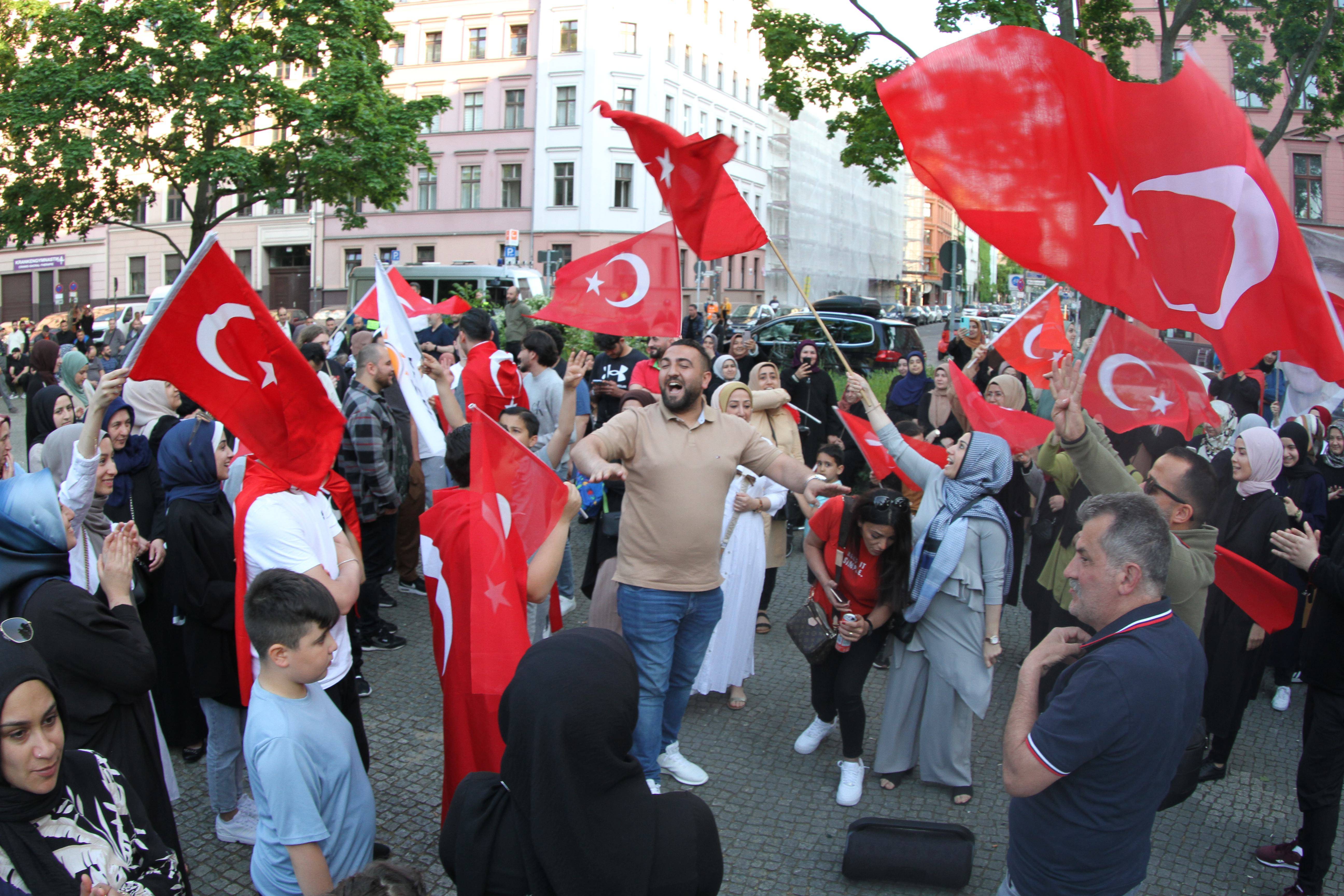 Türkei: Börse nach Erdogan-Wahlsieg im Aufwind, Lira baut ab