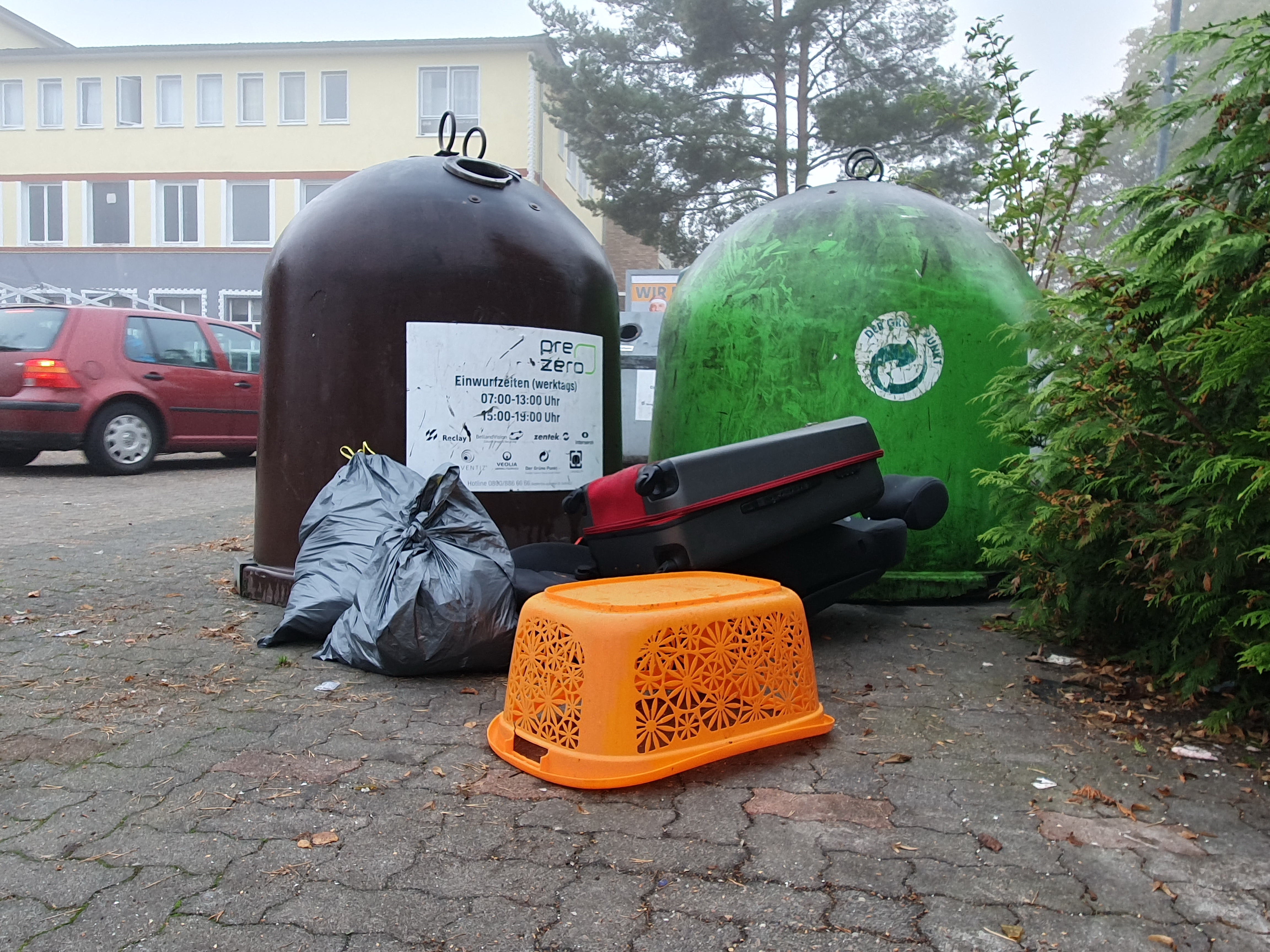 Hameln: Weniger Altkleider-Container auf öffentlichen Flächen - neue  Strategie der Stadt gegen Müll