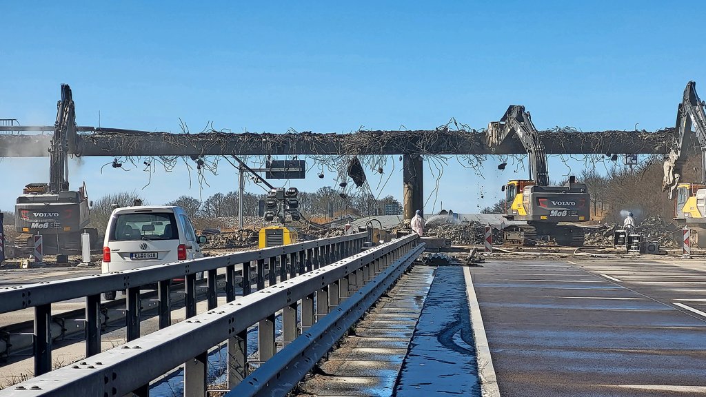 Wann ist die Autobahnbrücke Reinfeld wieder frei?