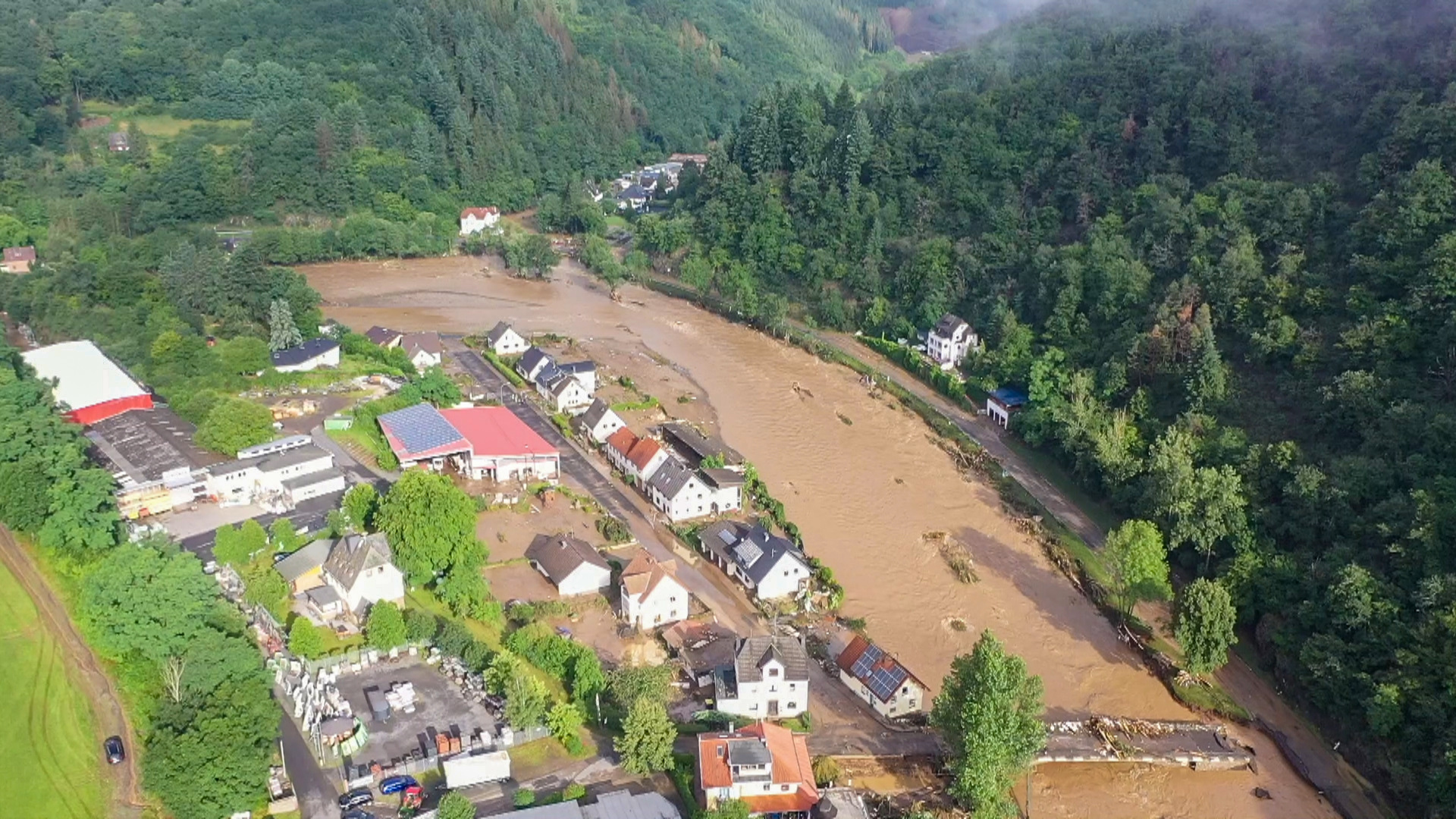 Eifel: Heftige Unwetter fordern 18 Menschenleben - bis zu 70 Personen  werden vermisst