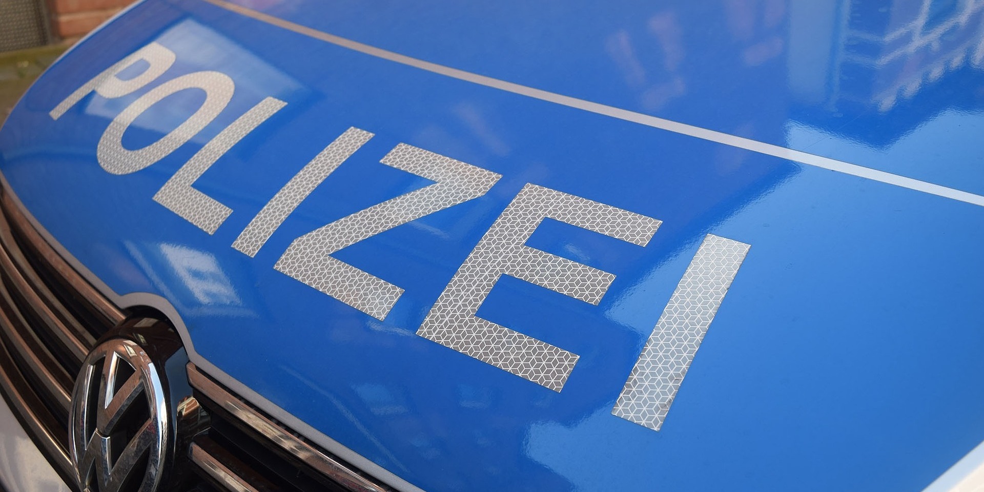 Türschloss von geparktem Auto in Steinbergen beschädigt