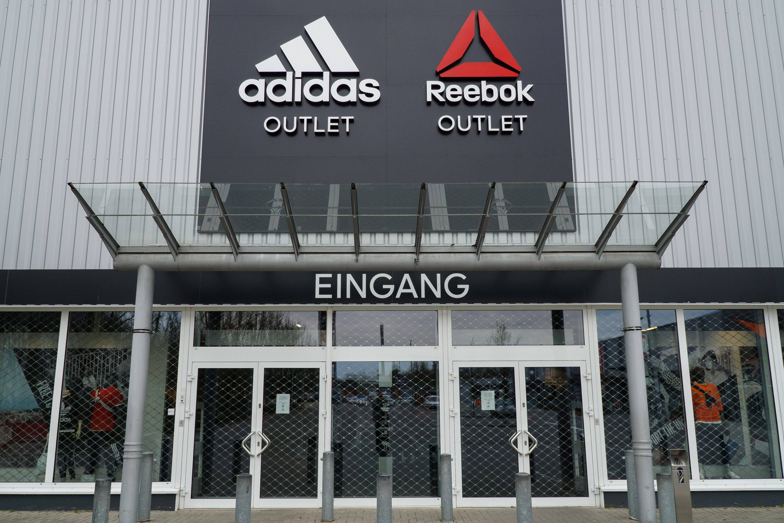 Omsorg Ungdom skade Adidas verkauft Reebok - Erlös soll Aktionäre über Fehlinvestition  hinwegtrösten
