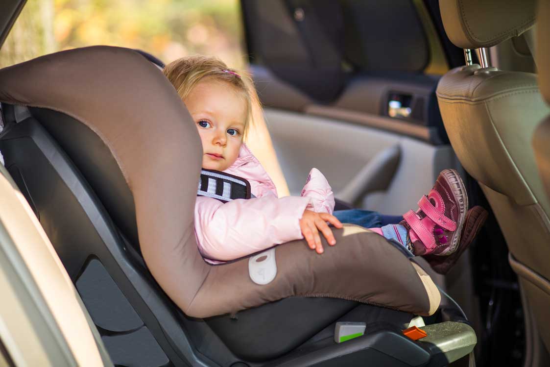 Sitzerhöhung im Auto: Gefahr für das Kind? - AUTO BILD