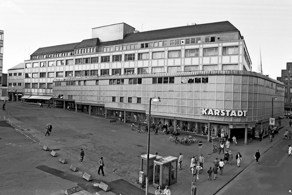 Wie lange gibt es Karstadt in Lübeck?