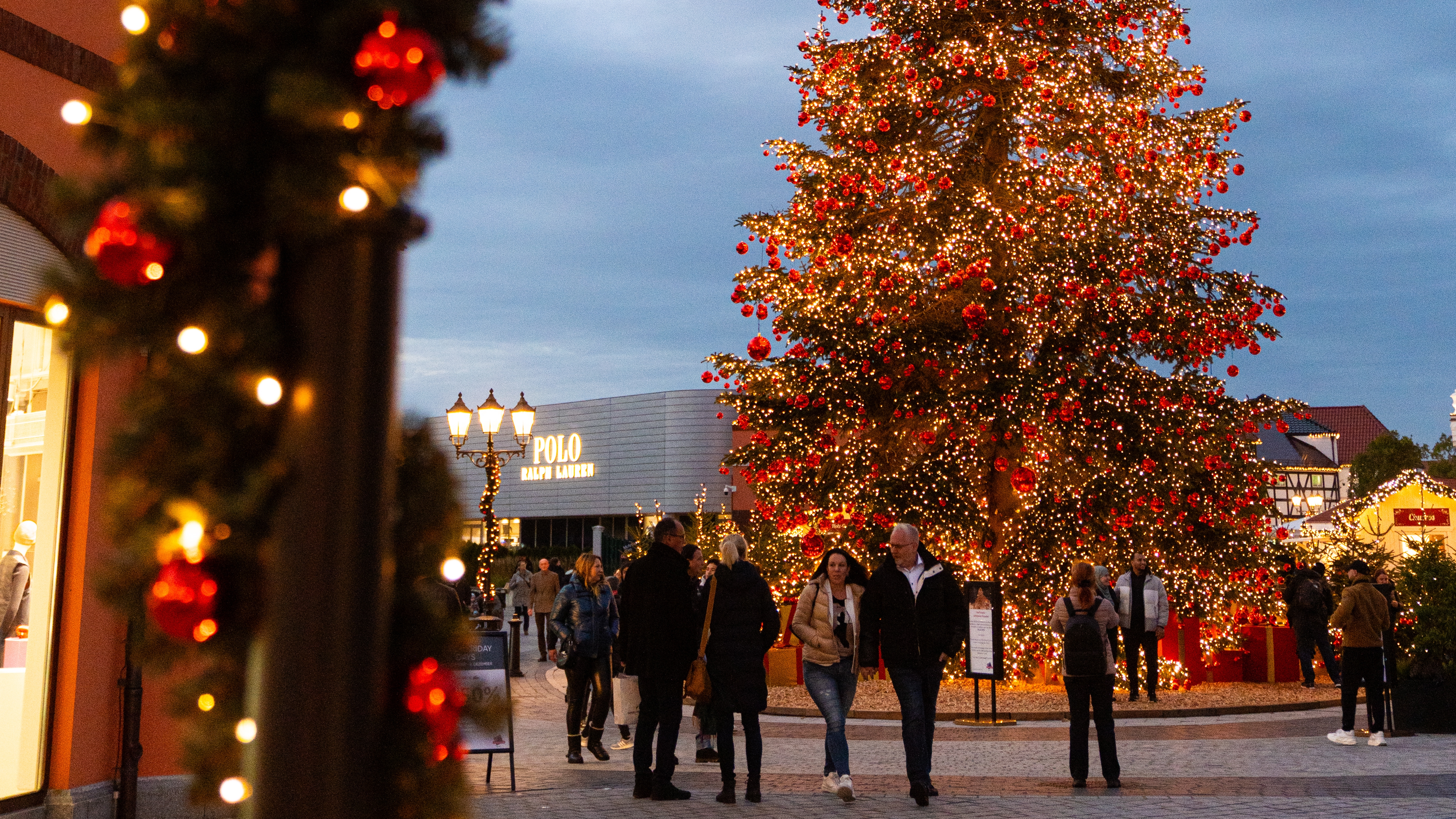 Weihnachtsshopping im Designer Outlet Berlin mit Weihnachtsmarkt & Wichtelparade