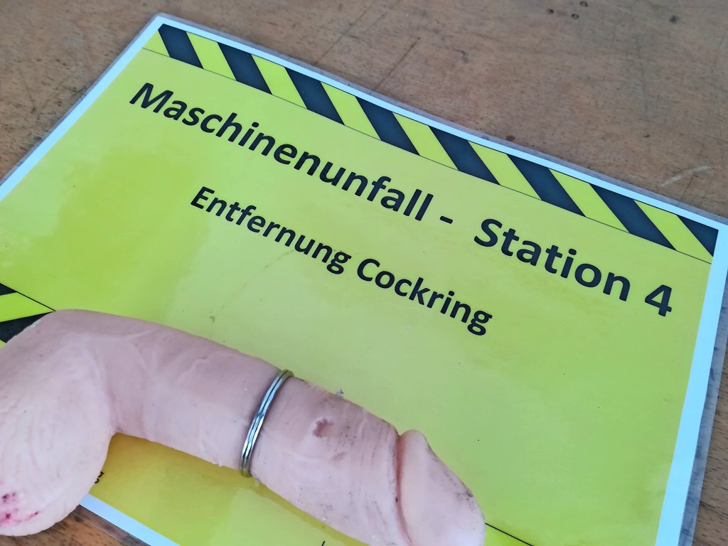 penisring feuerwehr Kurioser Vorfall in Dresden: 46-Jähriger in misslicher Lage – Feuerwehr  entfernt Penisring main image 0