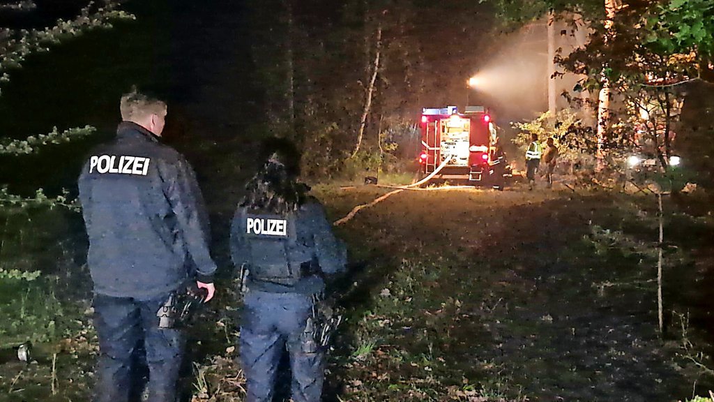Treuenbrietzen: Polizei verhaftet Brandstifter in seinem Garten