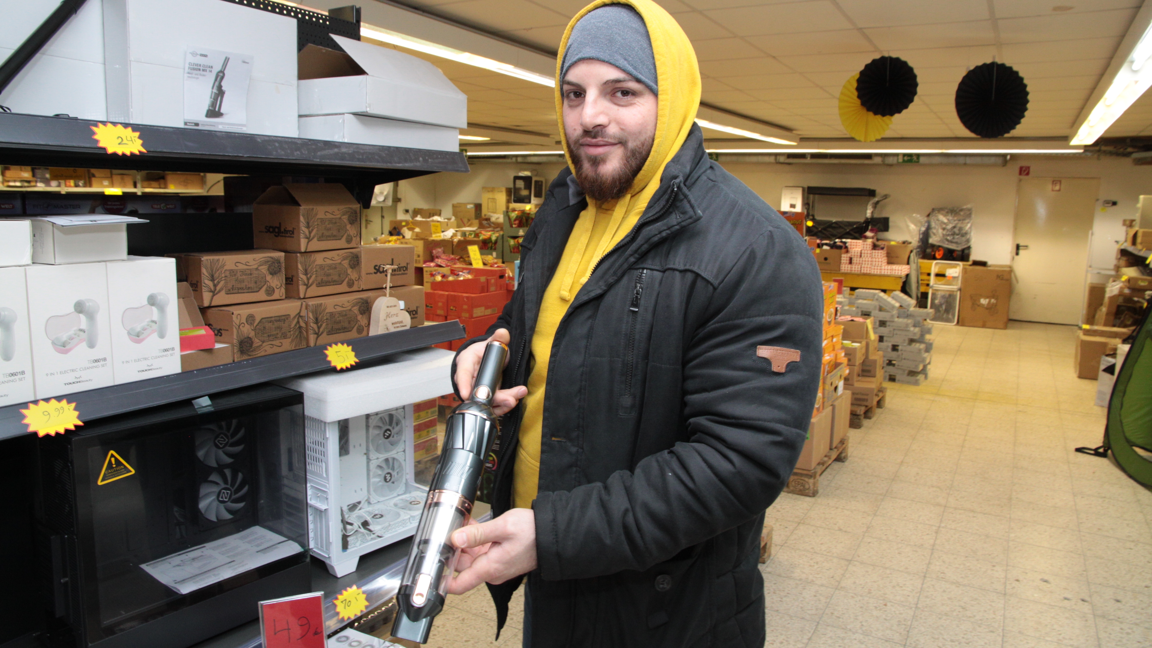 Friesack: Restposten-Laden lockt mit niedrigen Preisen – von Handys bis Staubsauger