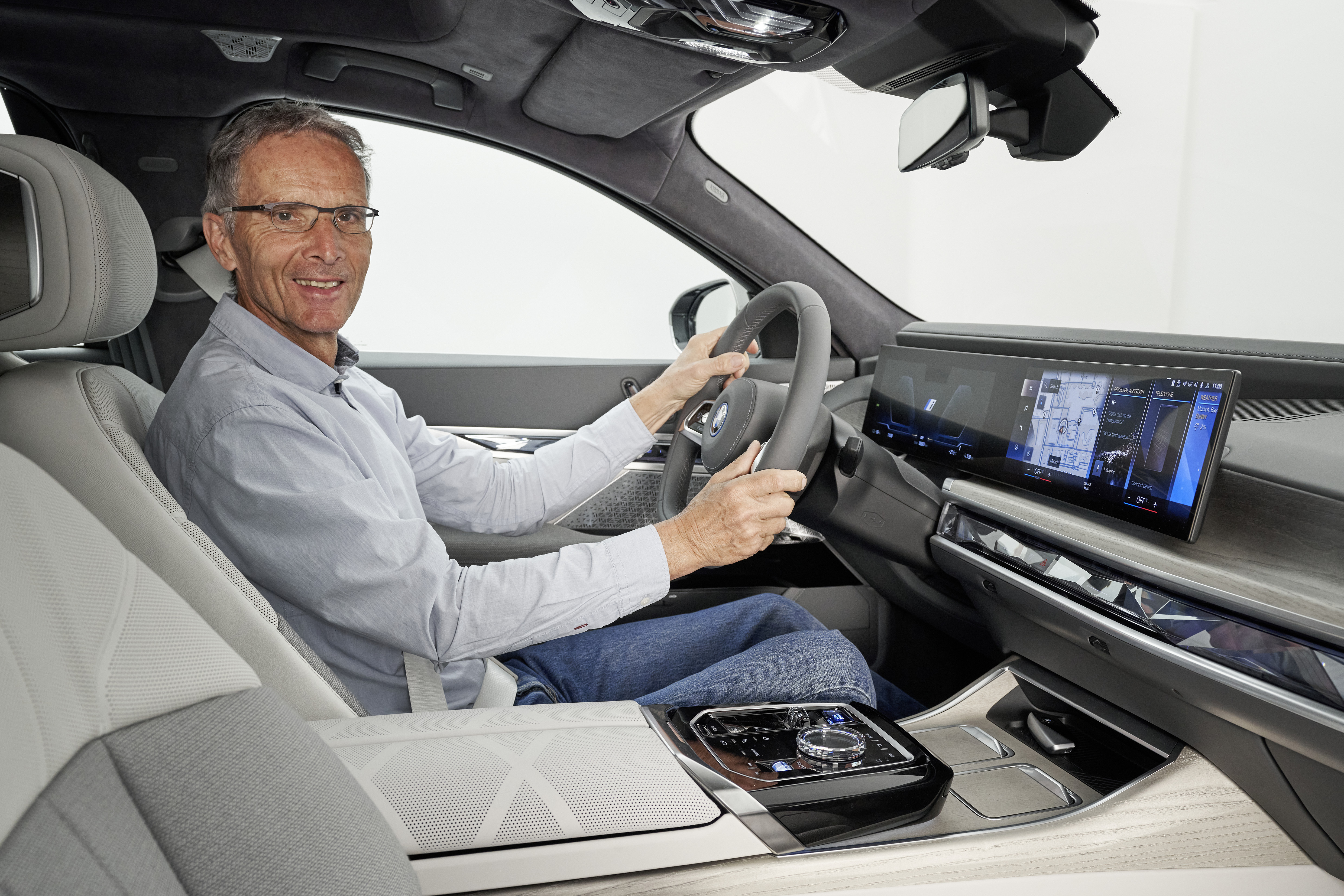Lang und luxuriös – der BMW i7: Bayerische Elektrolimousine in chinesischem  Gewand