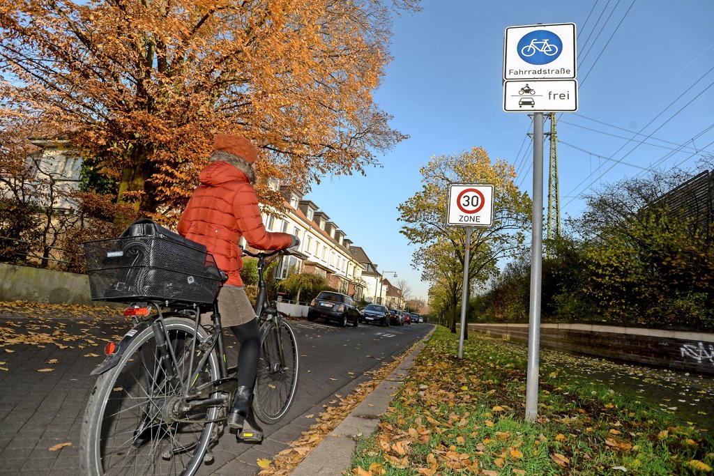 anzeige weil fahrrad fahrer sich erstreckt haz