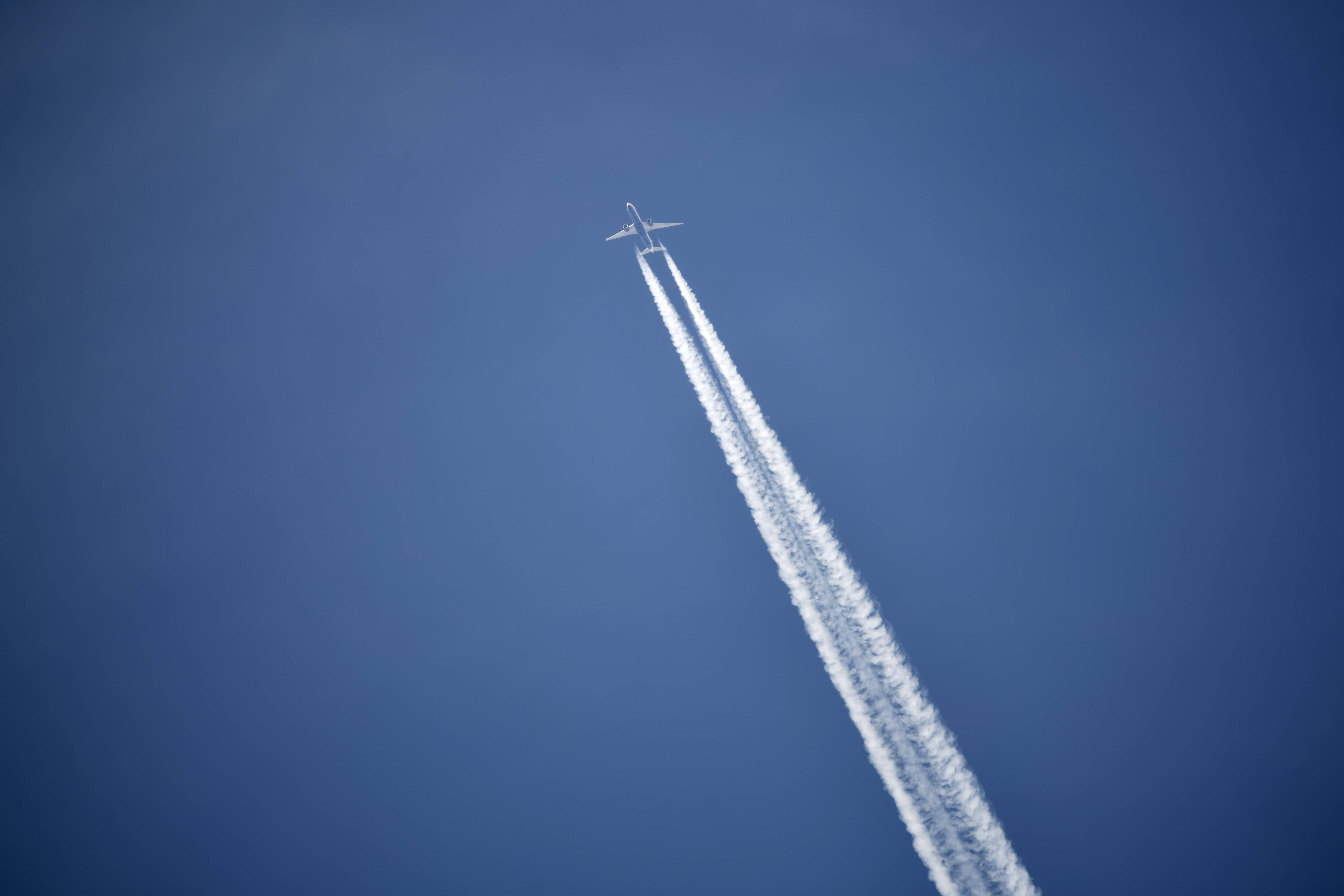 Grünes Kerosin: Warum tanken Airlines kaum nachhaltigen Treibstoff?