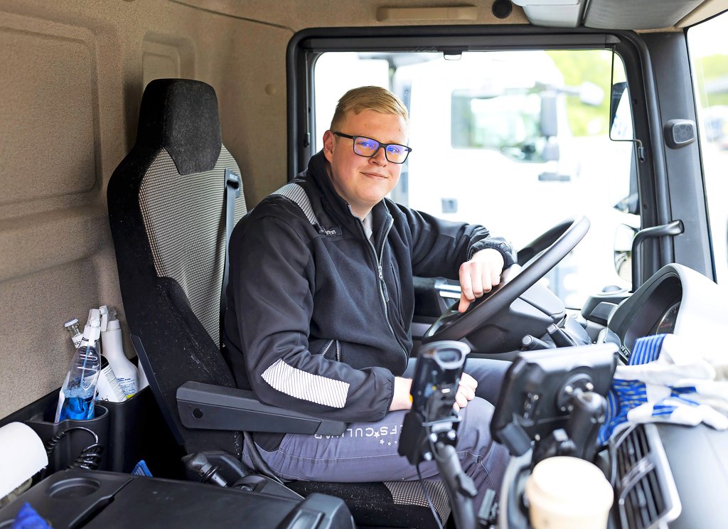 Kelinim Vikani eshakda sikdim. Porno film: Birovning xotini bilan jinsiy aloqa