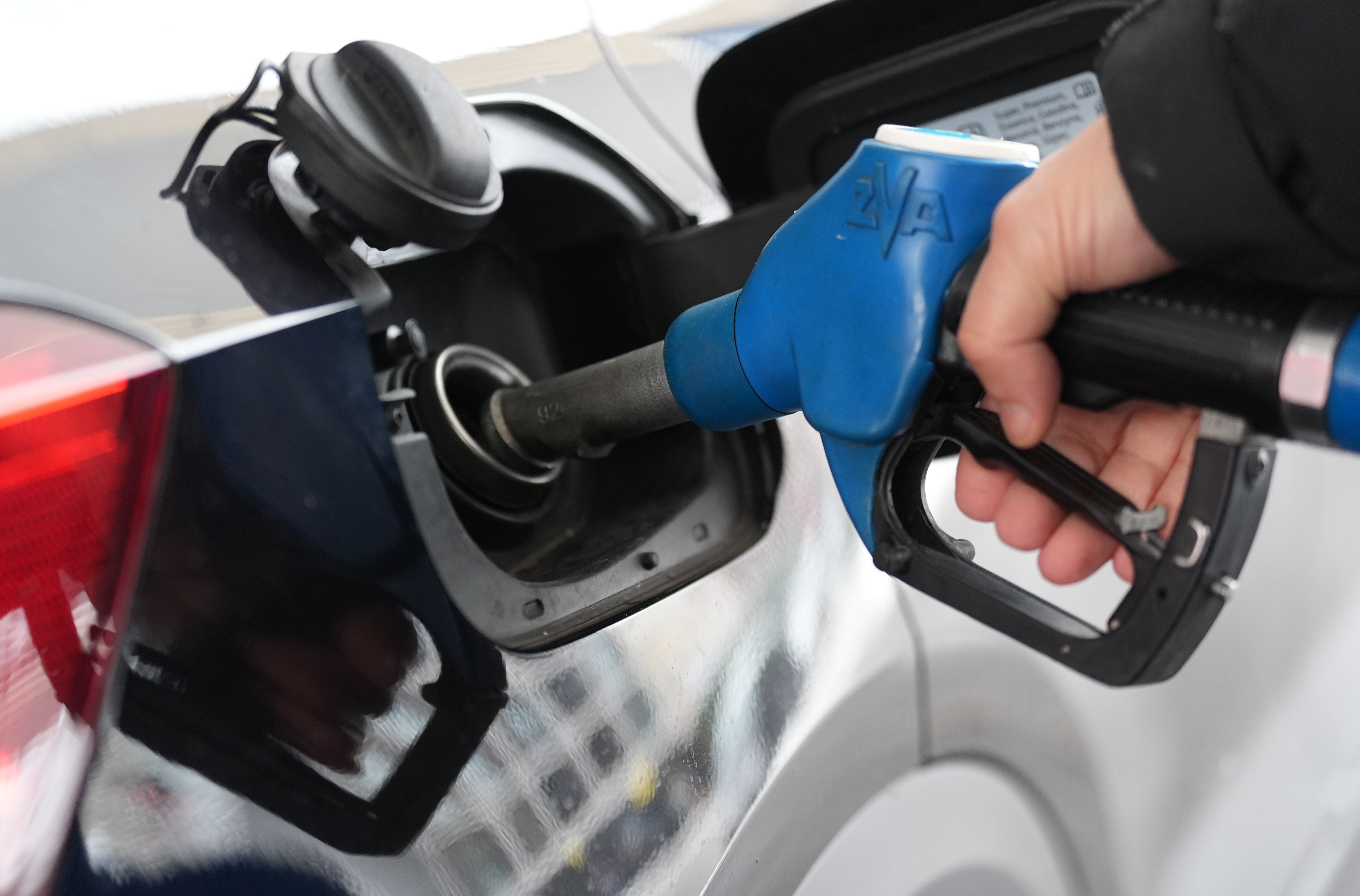 Bis auf Weiteres: Panik an der Zapfsäule