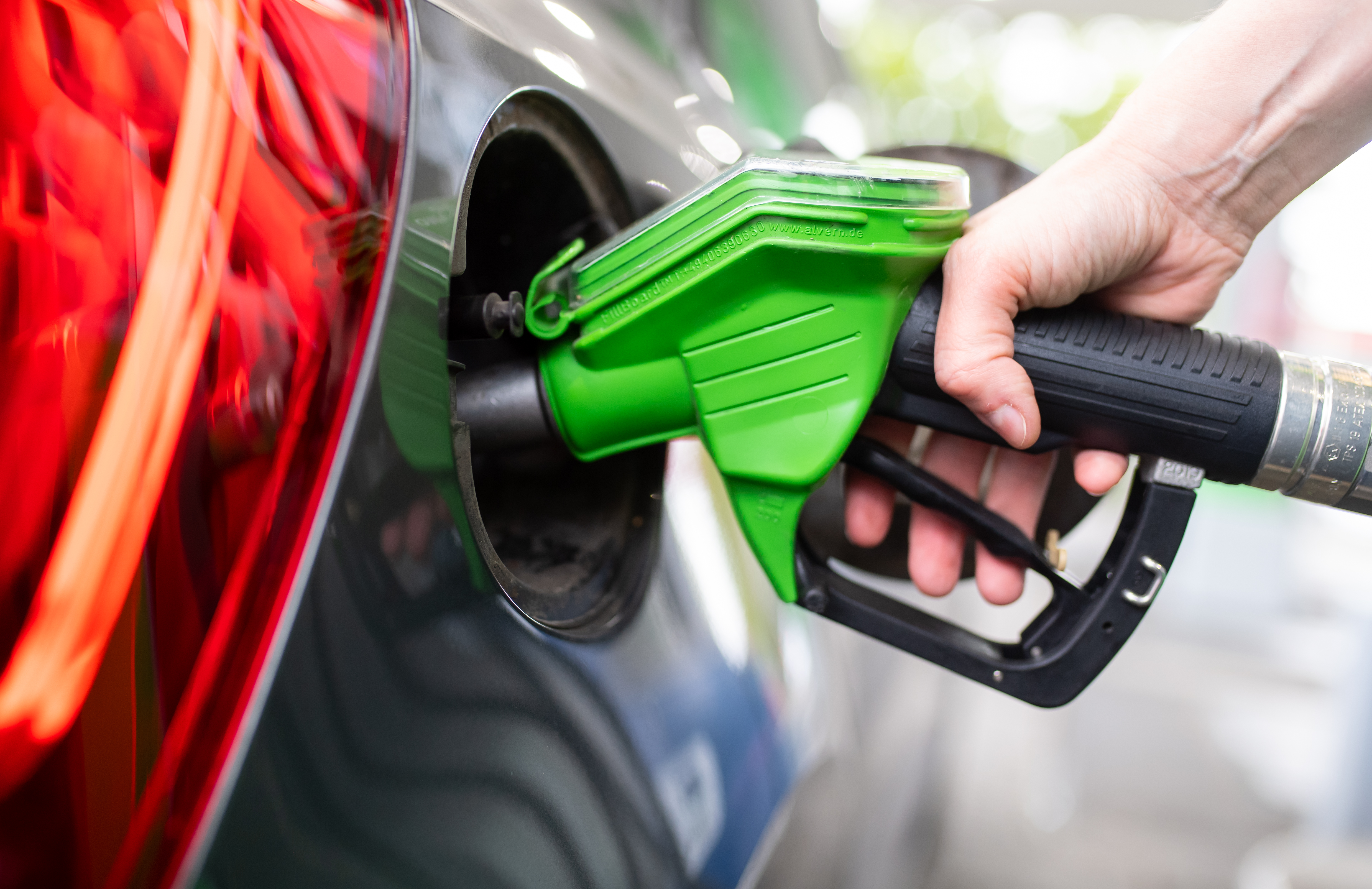 Benzinpreise an Tankstellen: Warum wird der Sprit teurer?