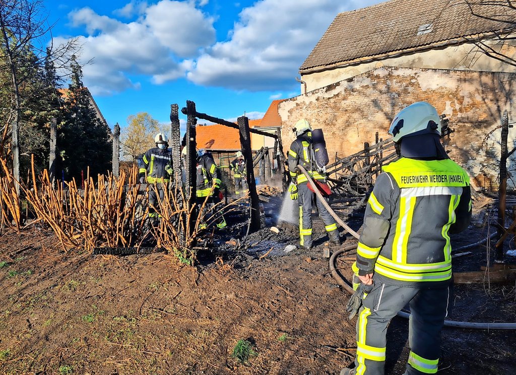 Feuerwehreinsatz in Werder an der Havel: Eine Person bei Brand verletzt