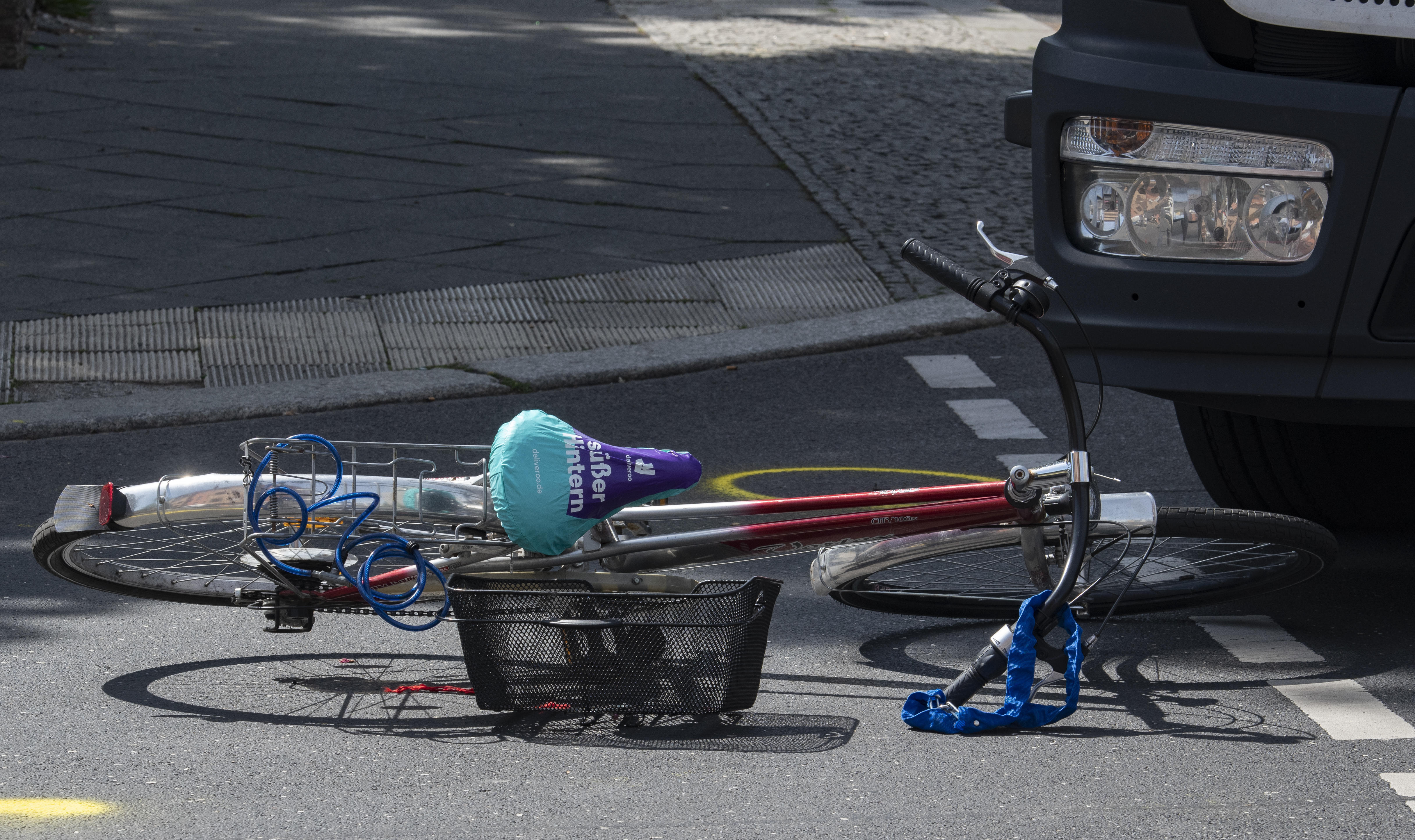 fahrrad felge 28 zoll vorderrad Vorderrad-Set mit Shimano Nabendynamo und LED-Beleuchtungs-Set Farbe:silber (silvershine schwarz) Buy POC Cortex Downhill Ossenhaas