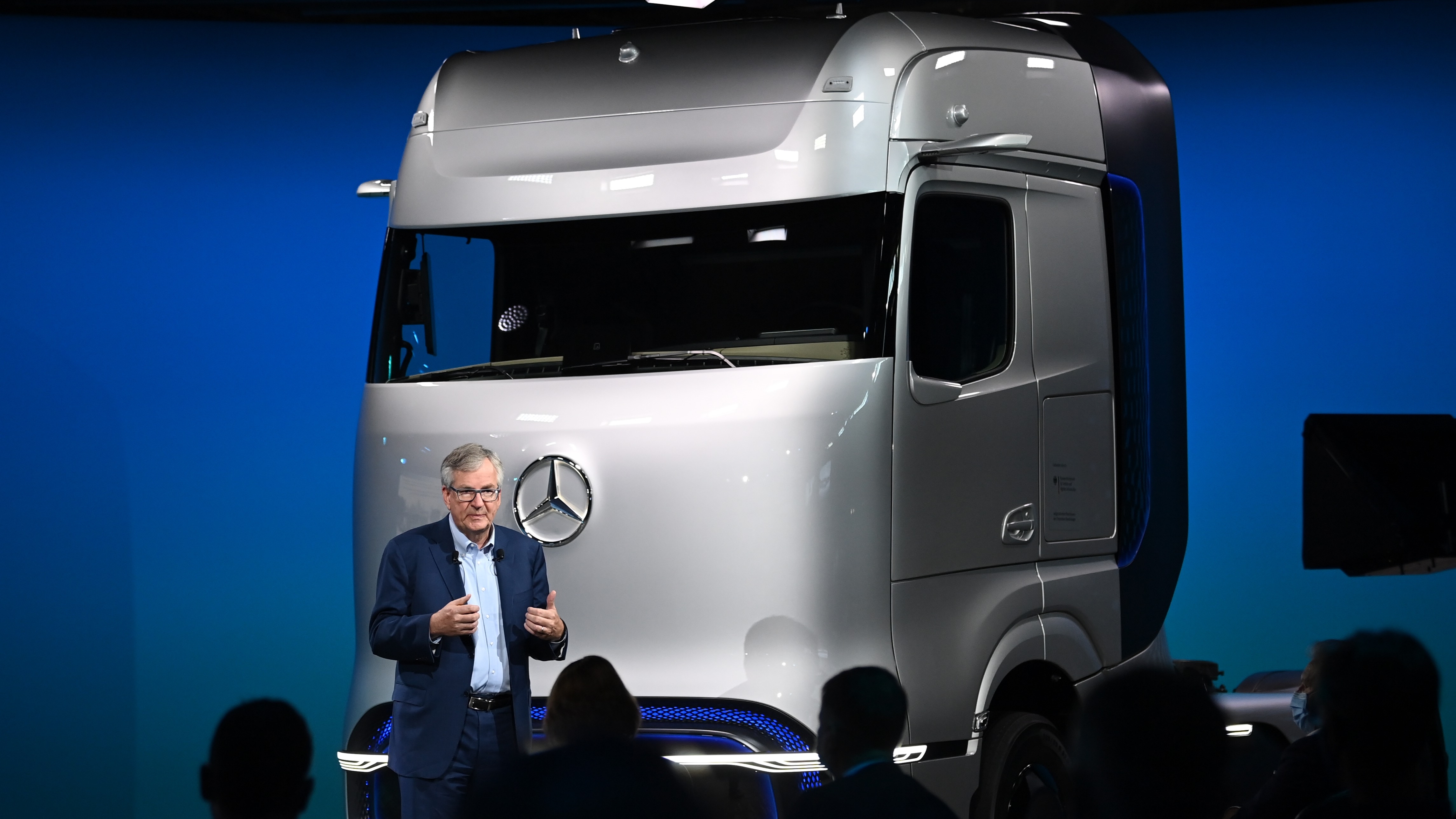 Mercedes-Benz GenH2: Daimler bringt Wasserstoff-Lkw auf den Markt