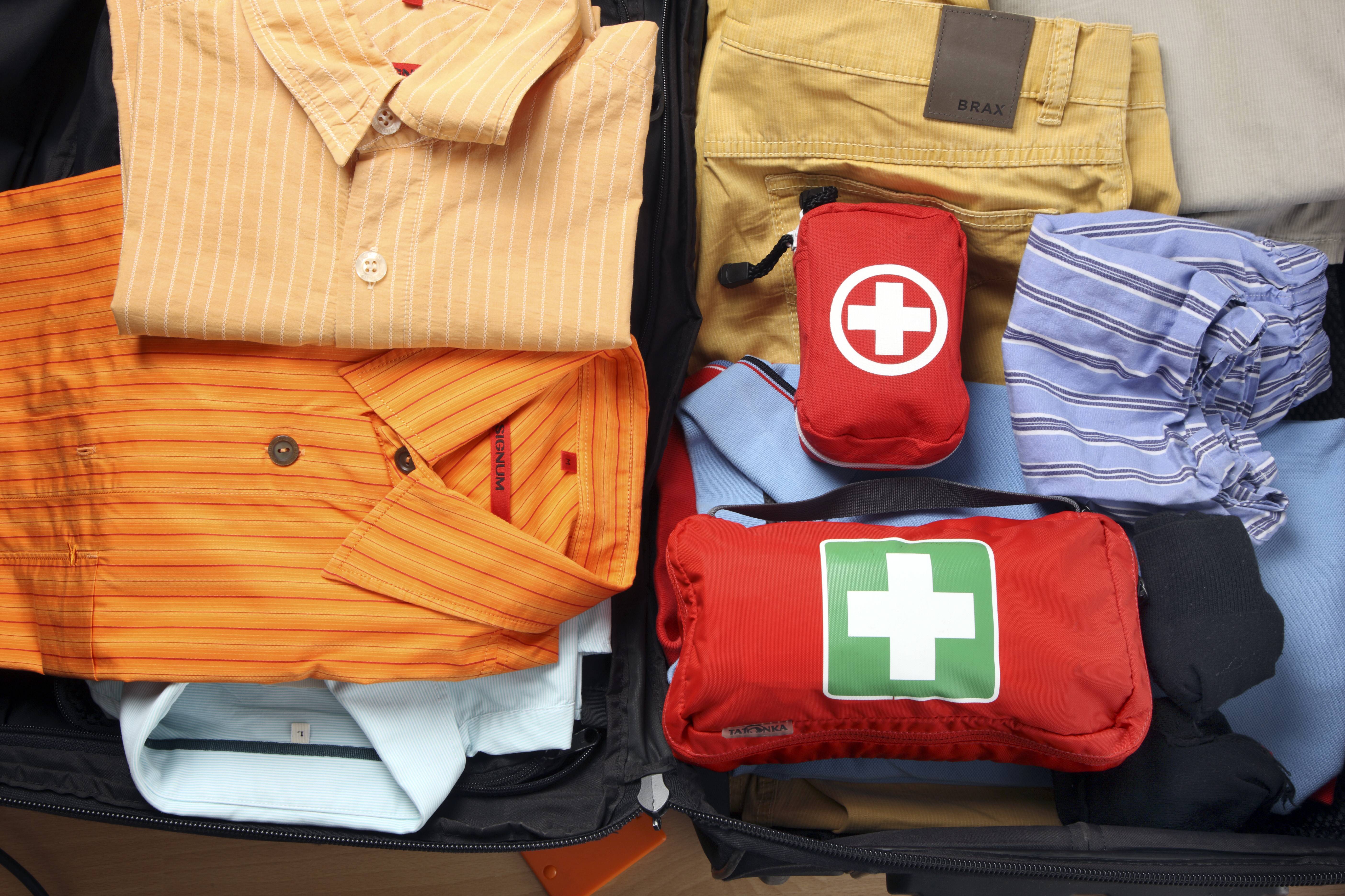 10 Tipps für Ordnung im Koffer: So vermeidest du Kleiderchaos