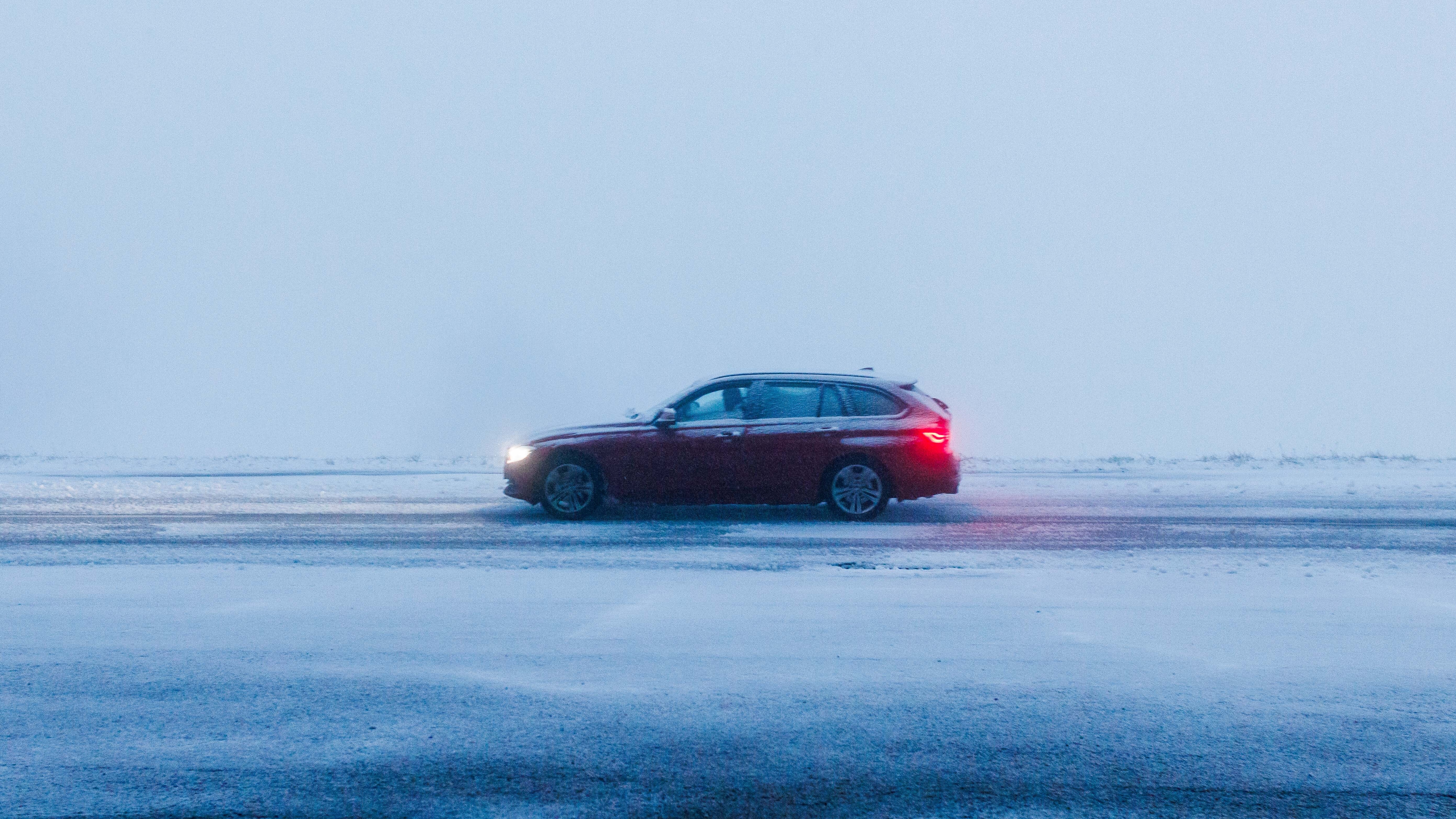 Auto im Winter: Fahren auf Eis und Schnee – Tipps vom Rallye-Weltmeister