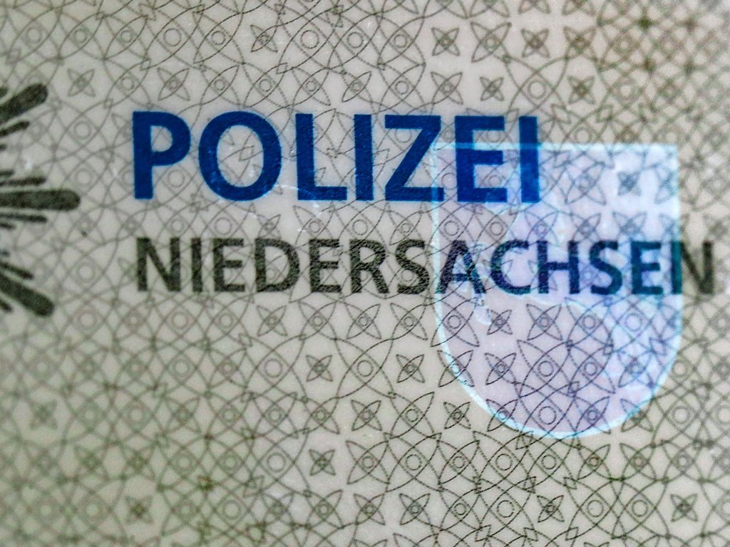 Polizei Niedersachsen führt neue Dienstausweise ein