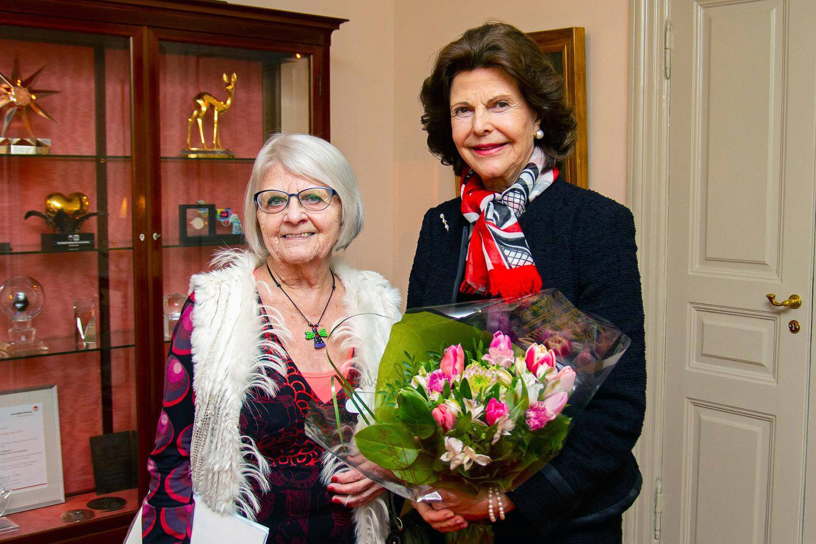 Elise Lindqvist och drottning Silvia.