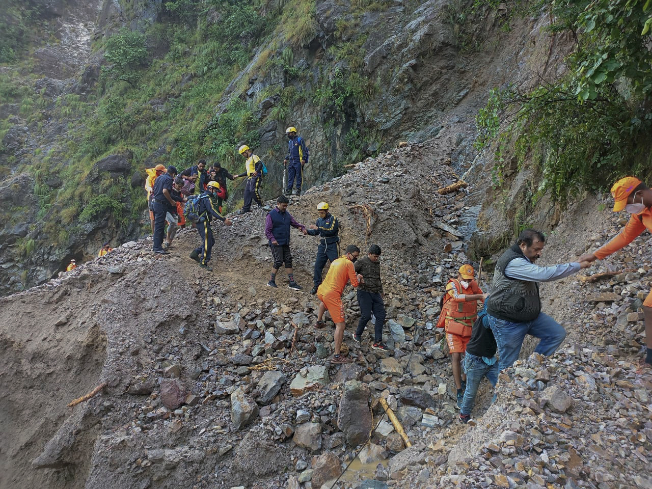 Over 100 døde etter uvær i India og Nepal