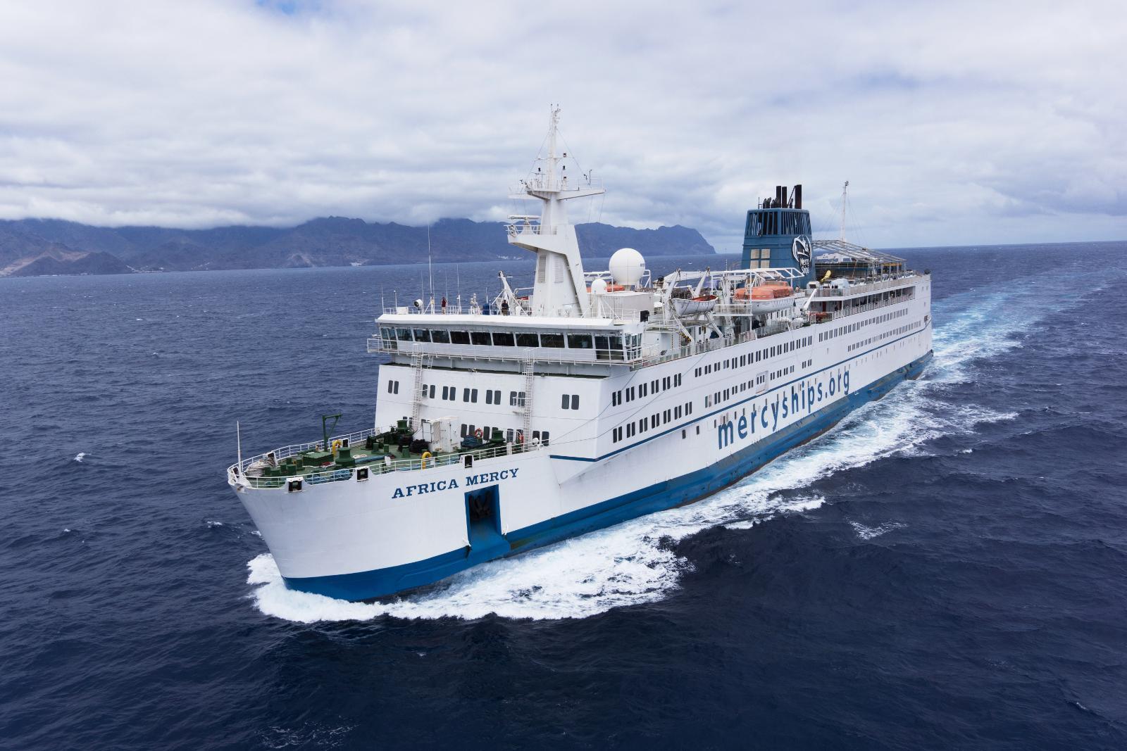 Sjukhusfartyget Africa Mercy är just nu på sin årliga service på Teneriffa.