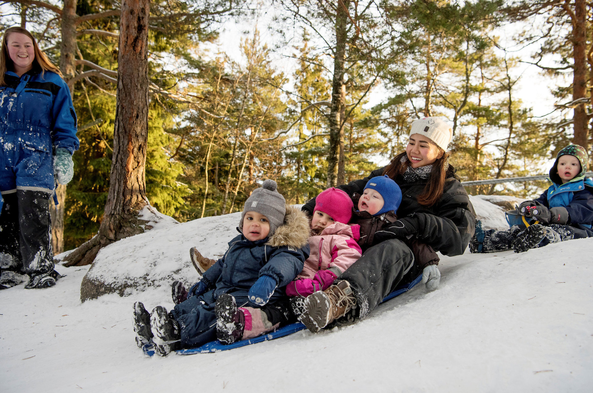 I Ammerudkollen barnehage i Oslo har de ansatt flere idrettspedagoger for å oppmuntre og stimulere barnas utelek fra tidlig alder.