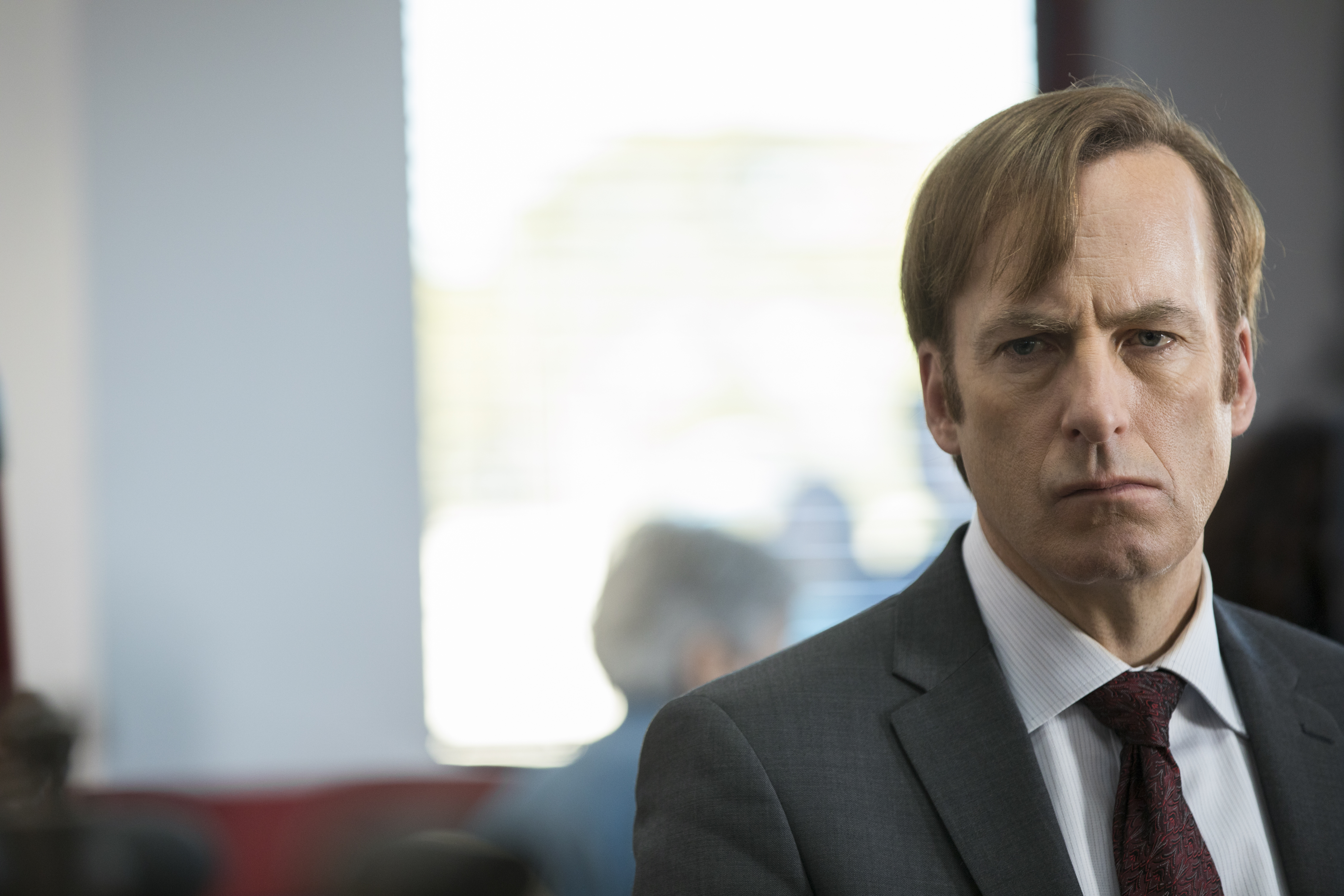 Oppfølgeren til «Breaking Bad» er omtalt som en bedre dramaserie enn opphavet. Bob Odenkirk er uansett veldig god i rollen som  Jimmy McGill/Saul Goodman.