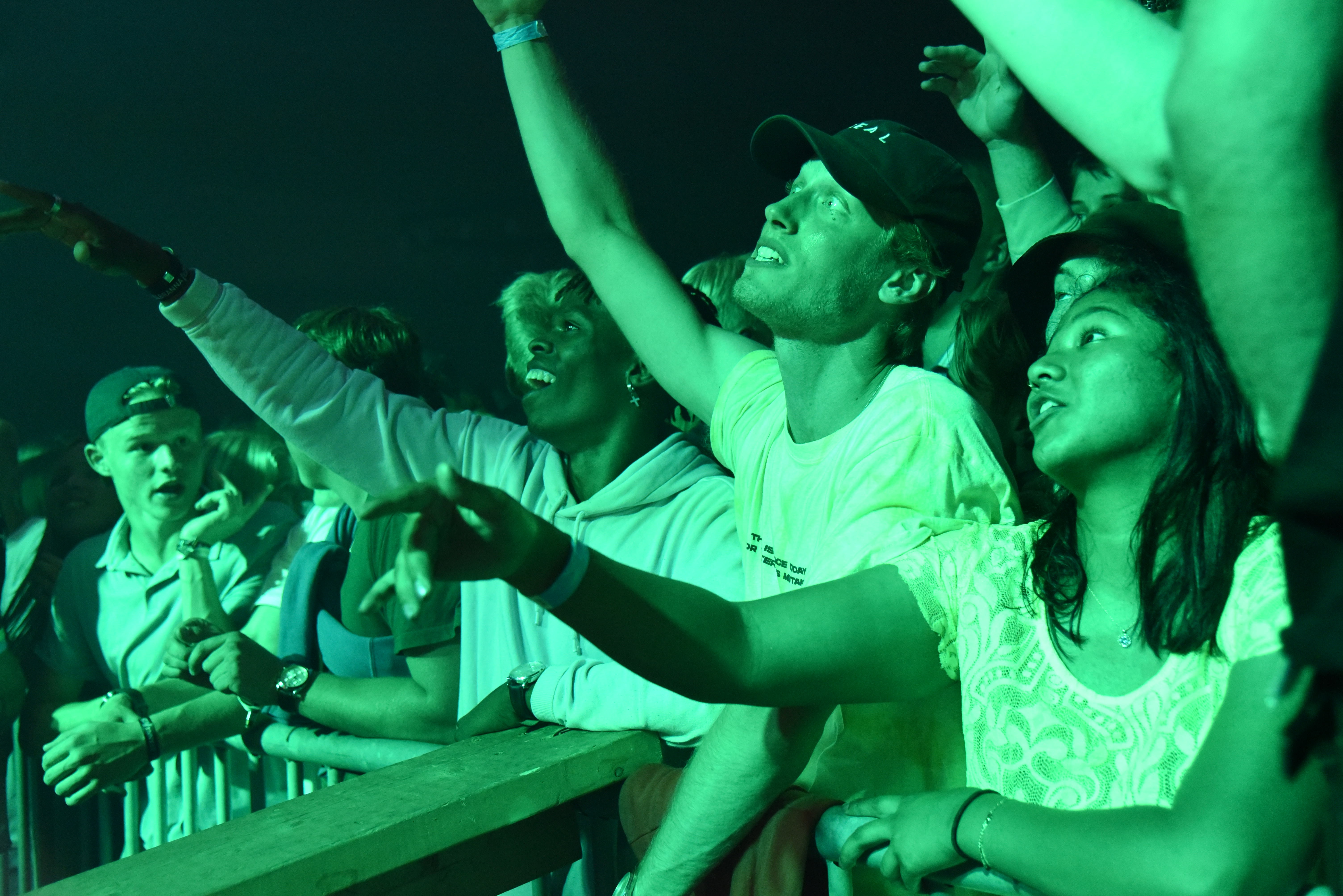 Gullbrannafestivalen 2022. Publiken är ofta med på noterna på Gullbrannafestivalen. Här Lecraes hängivna fans.