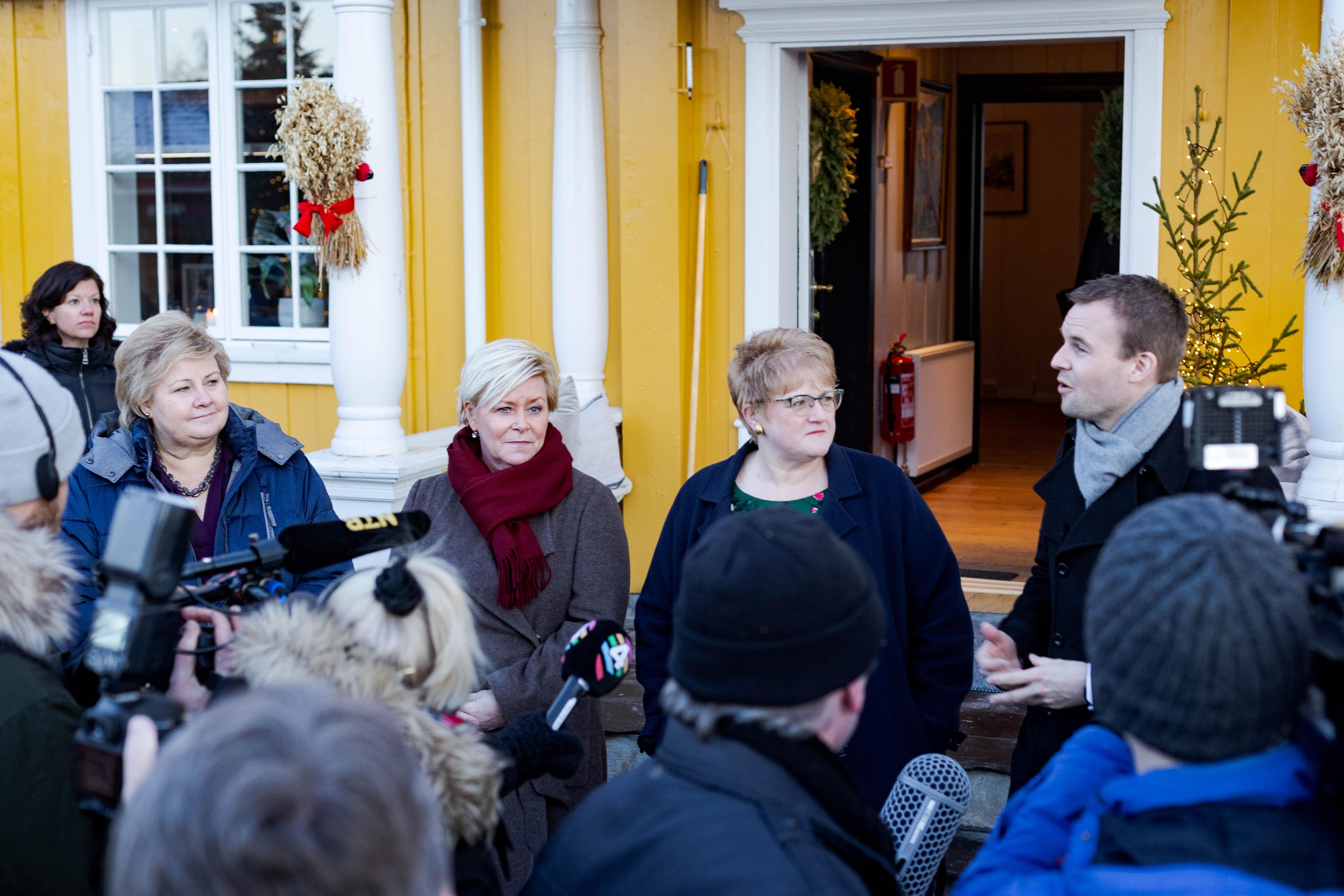 Regjeringsforhandlinger 2019 på Granvollen gjestgiveri. Erna Solberg, Siv Jensen, Trine Skei Grande, Kjell Ingolf Ropstad.