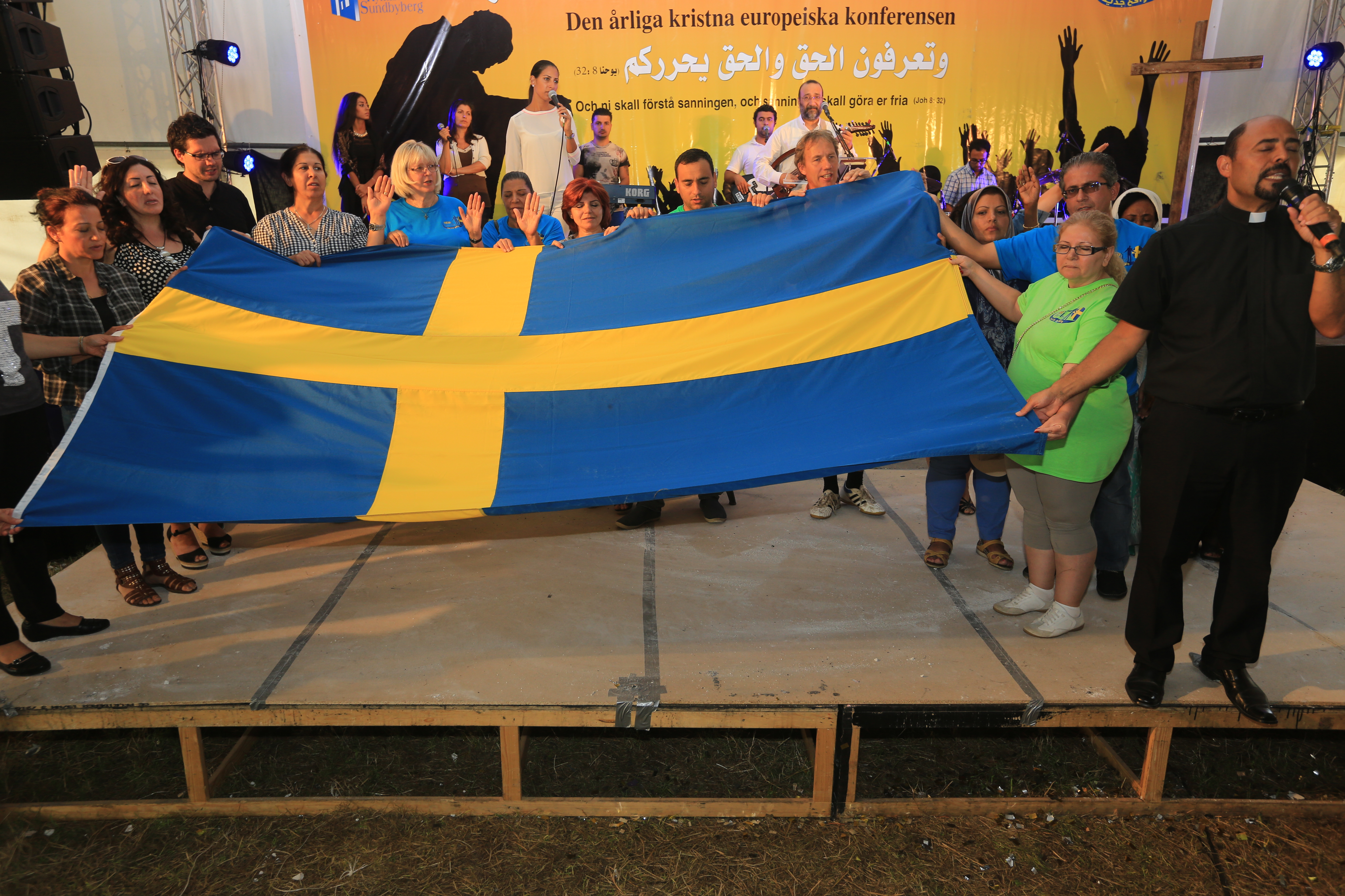 Arabisktalande kristna som samlas till Europeiska sommarkonferensen på Järvafältet i Stockholm.