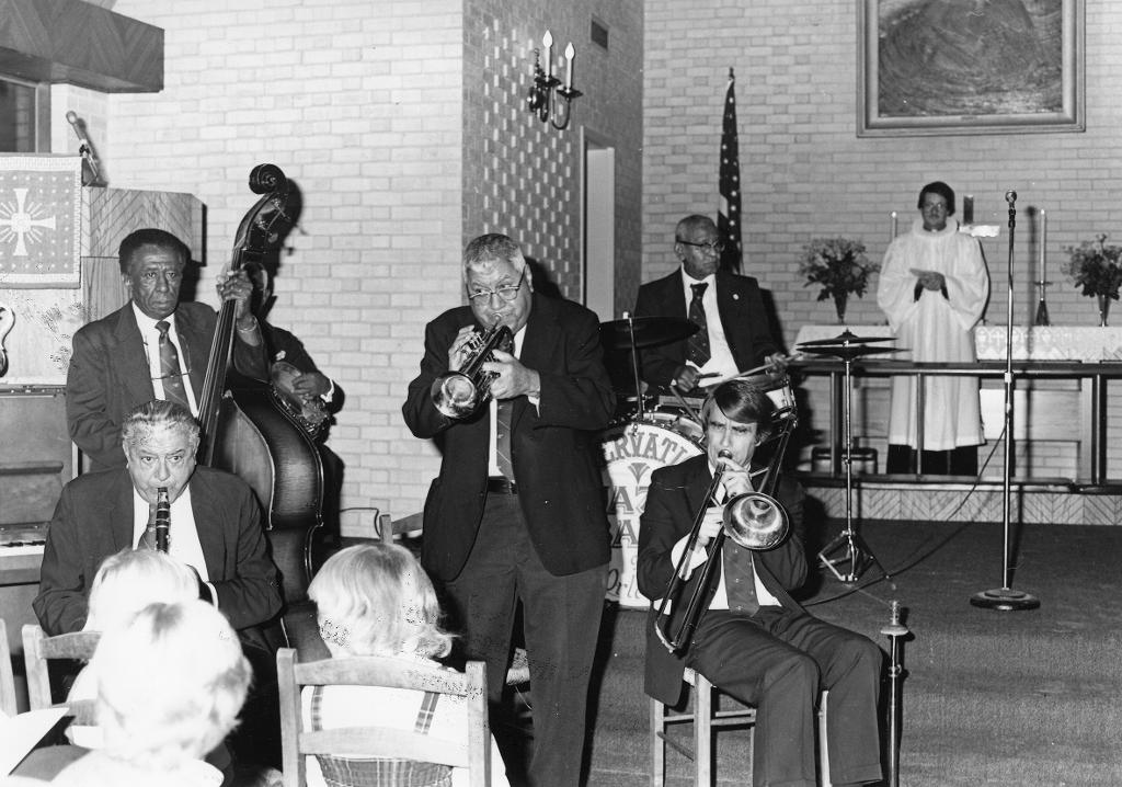 I 70-årene fikk Percy Humphrey og hans Crescent City Joy Makers det jevnlig til å svinge i «kjerka» i New Orleans. På den tiden var det godt med nordmenn i byen. Nå bor det, ifølge Sjømannskirken, kun 250 mennesker med norsk pass igjen i sørstatsmetropolen.