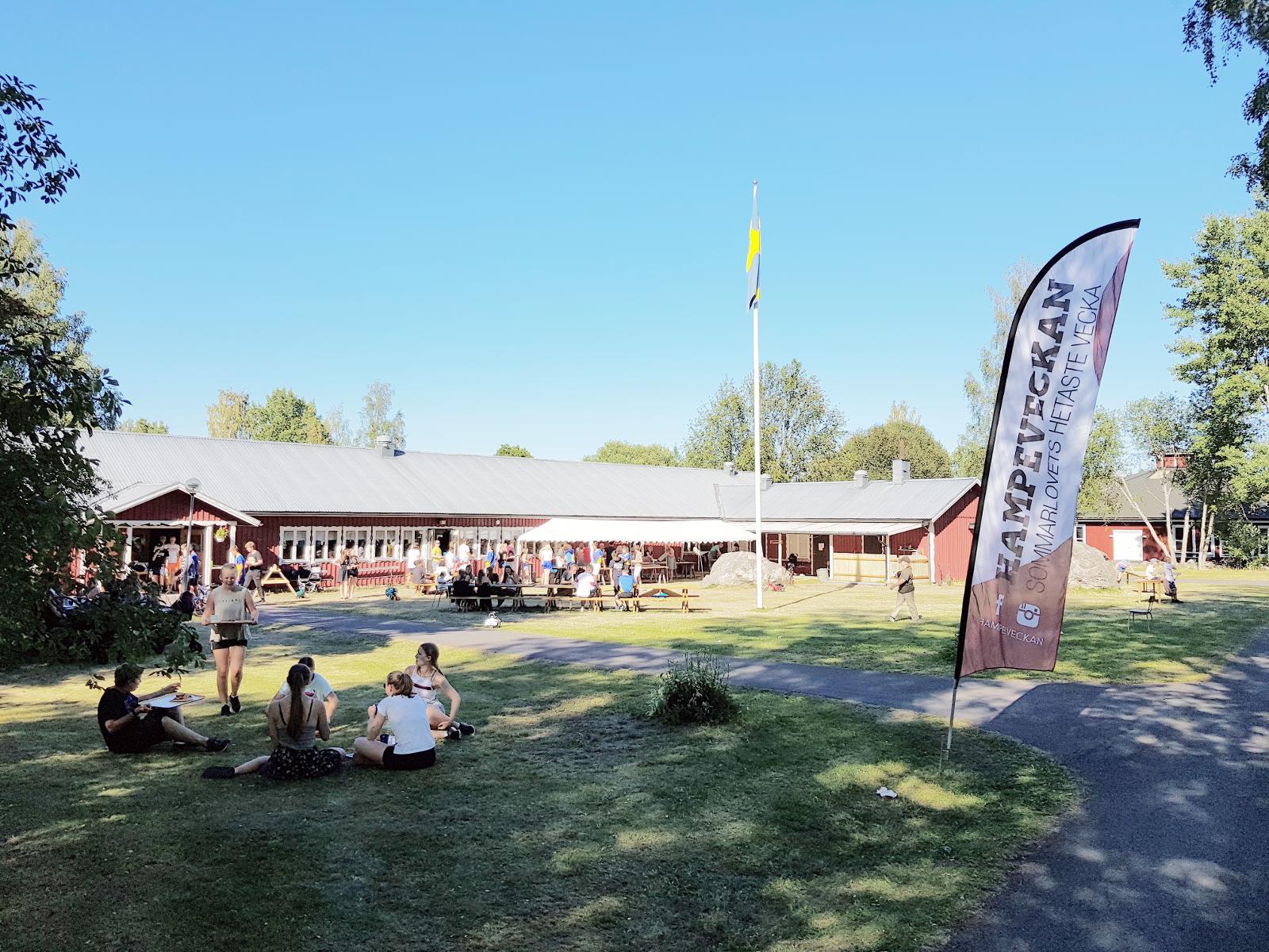 I veckan bor över 430 tonåringar på Björkenäsgården, Betaniaförsamlingen i Odensbackens läger- och församlingsgård, i Hampetorp.