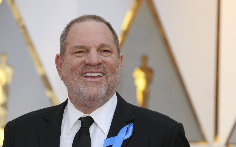 Den populære og anerkjente Hollywood-regissøren anklages for å ha voldtatt og seksuelt trakassert unge kvinnelige skuespillere i flere tiår. 