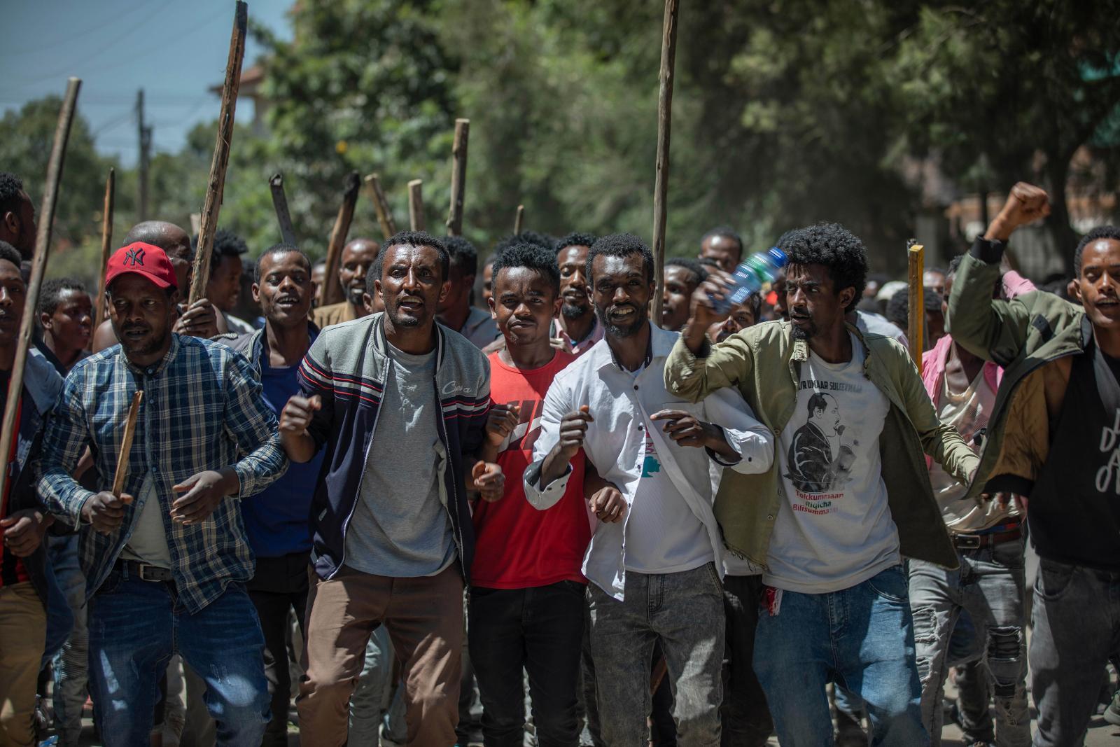 Jawar Mohammeds anhängare i protest mot nobelpristagaren och premiärministerns Abiy Ahmed.