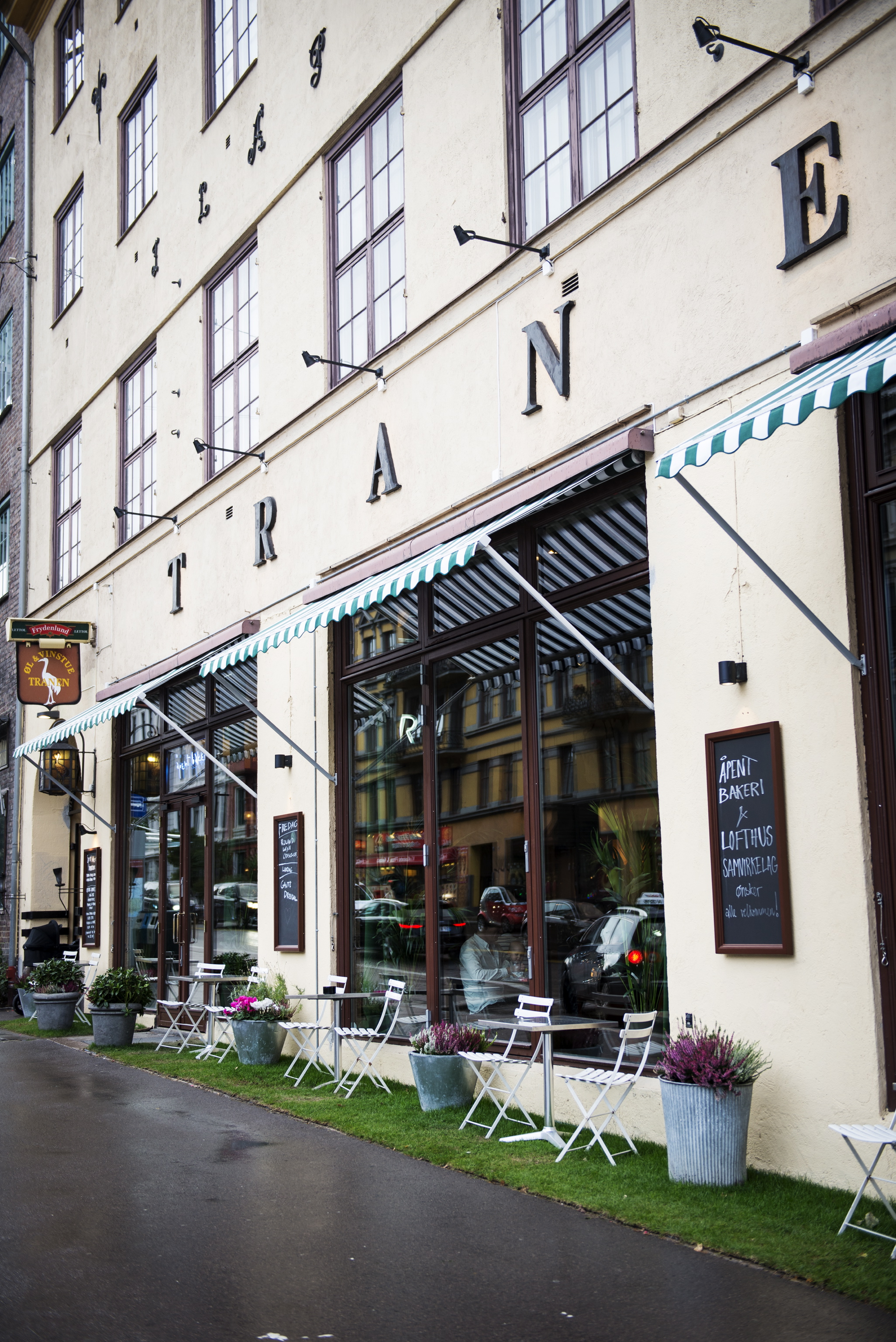 Nå er det blitt pizzarestaurant og bakeri i gamle Tranen. FOTO: FRØYDIS FALCH URBYE