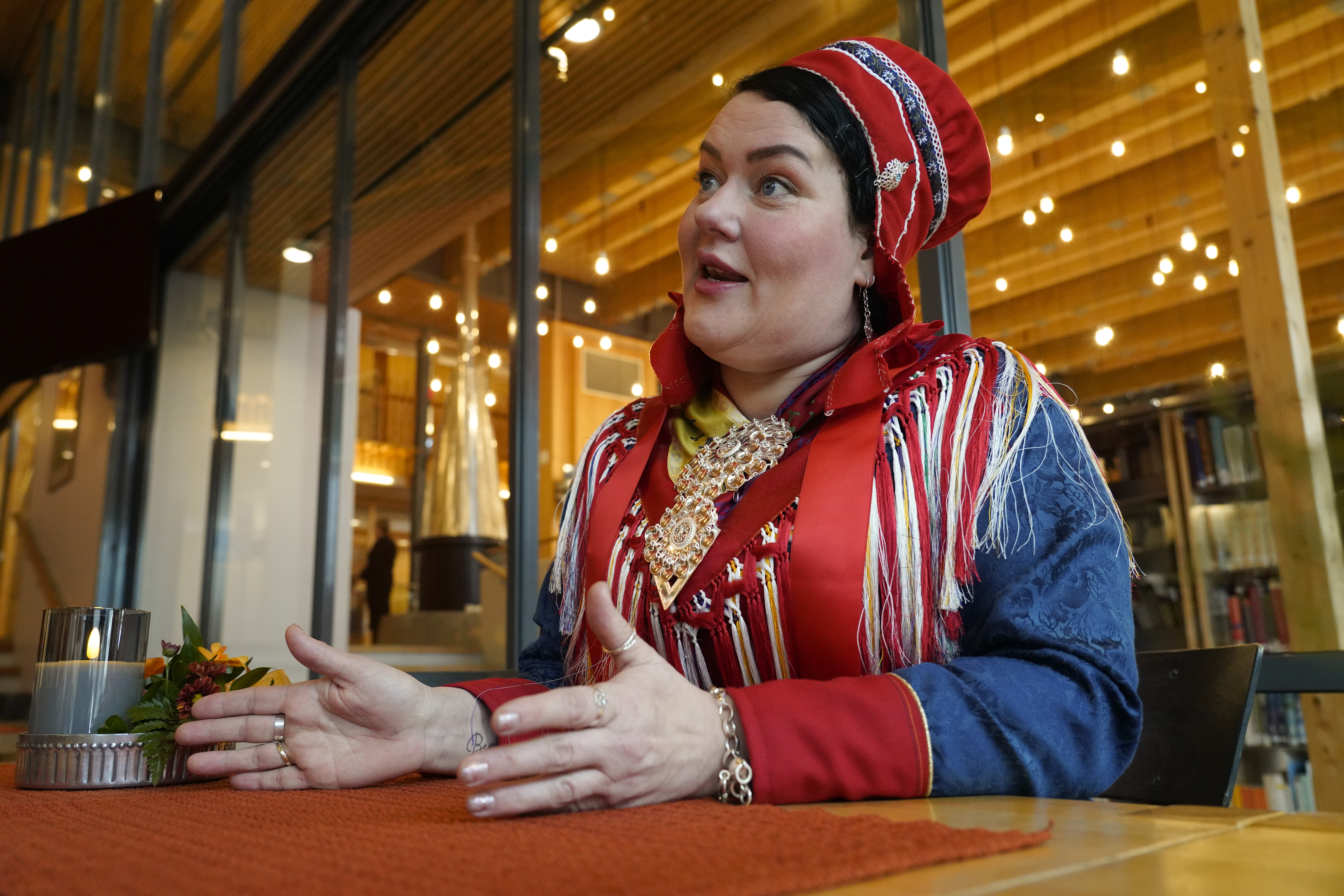 Sametingspresident Silje Karine Muotka er glad for at samenes nasjonaldag har utviklet seg til en positiv markeringsdag for det samiske. 
Foto: Terje Bendiksby / NTB