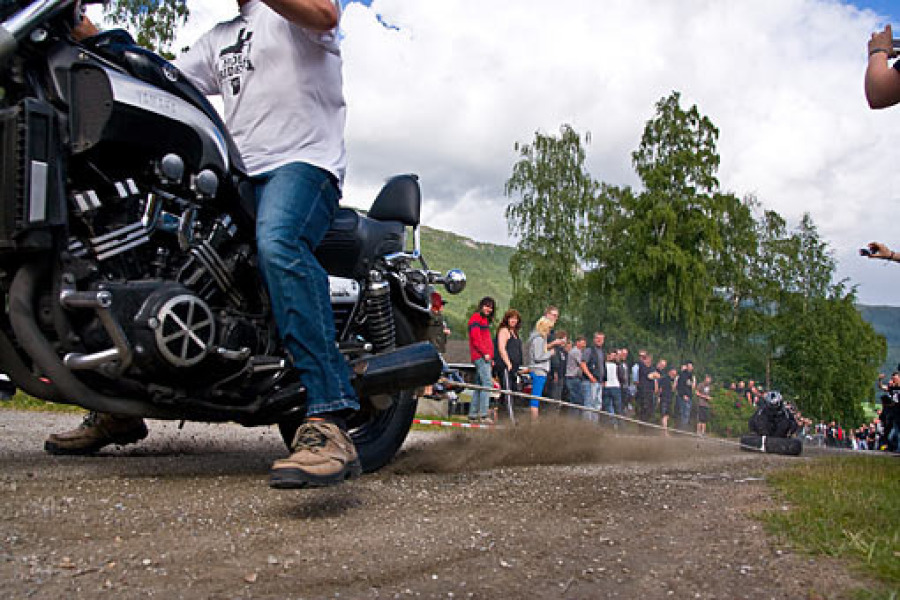 Fra sommerlekene under Holy Riders stevne på Kvam.