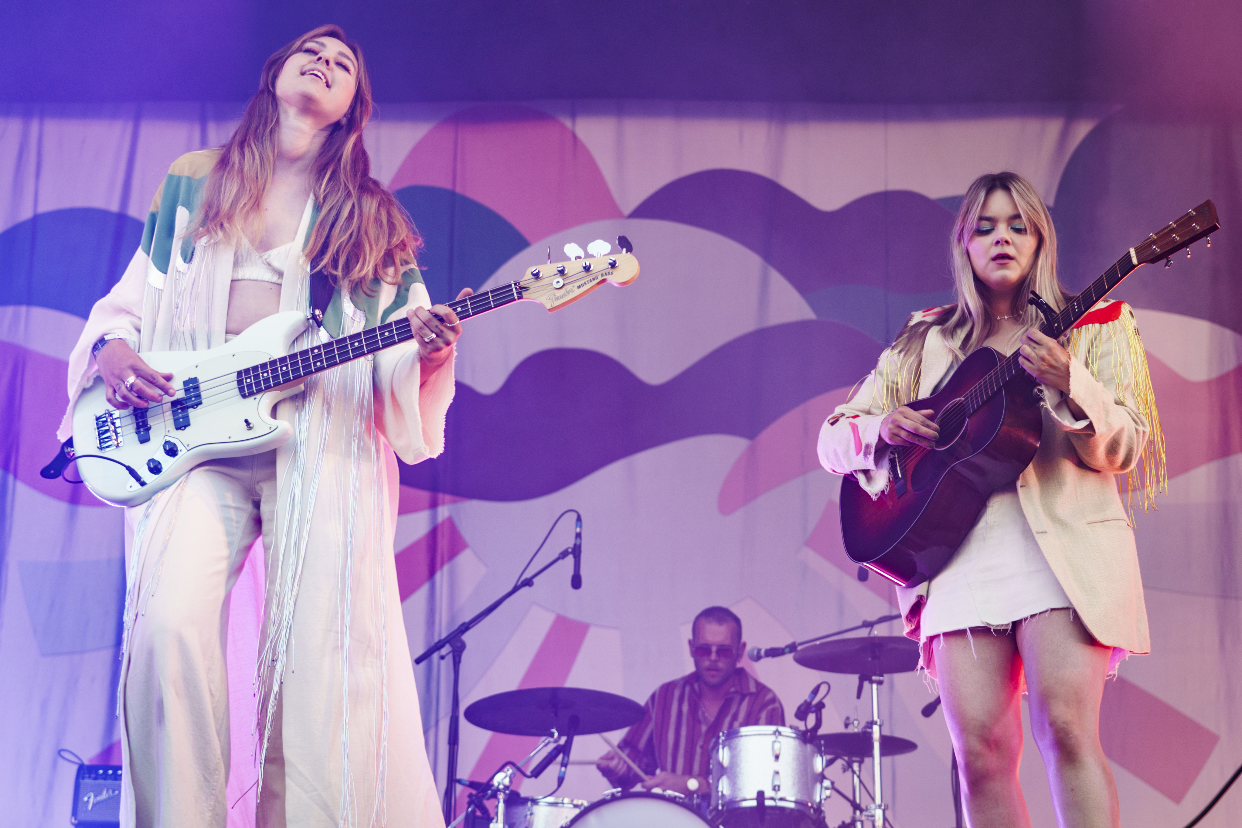 Den svenske folkpop-duoen First Aid Kit fotografert under Øyafestivalen i Oslo tidligere i år. Foto: Heiko Junge / NTB  