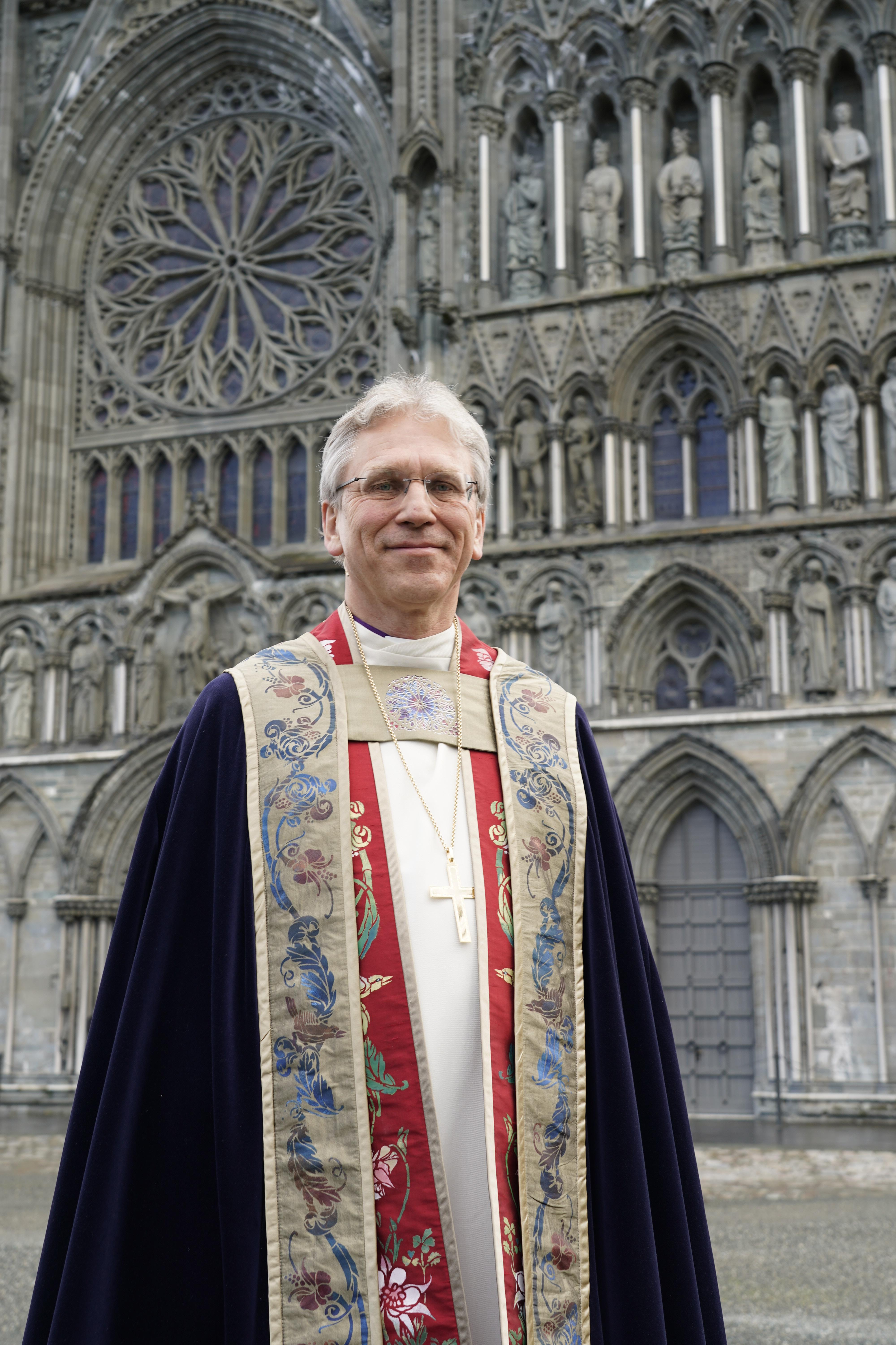 Trondheim 20200511. 
Olav Fykse Tveit blir vigslet til biskop i Nidaros av preses av Atle Sommerfeldt i Nidarosdomen søndag.
Foto: Gorm Kallestad / NTB scanpix