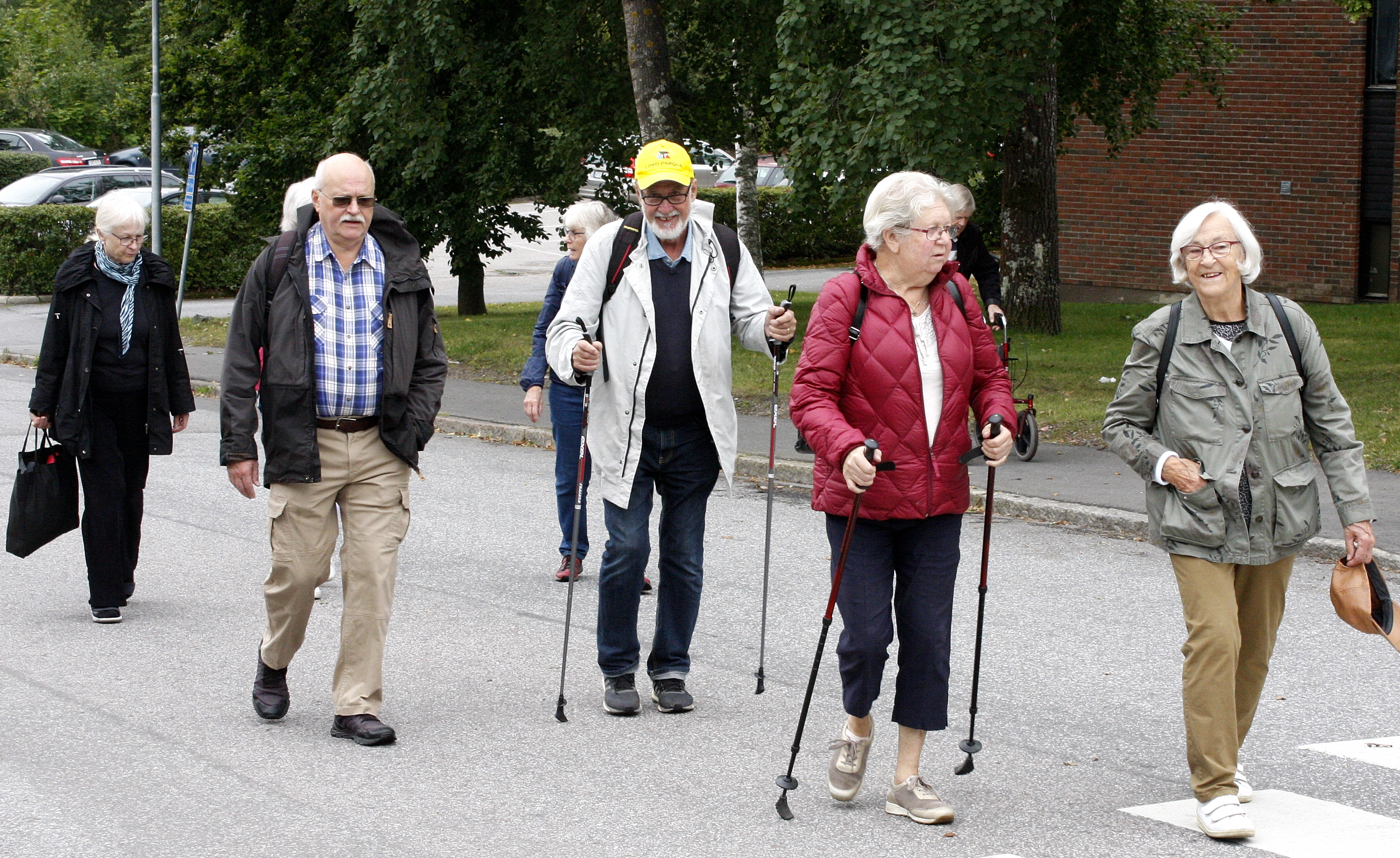 Promenad på asfaltsväg med RPG Järfälla.