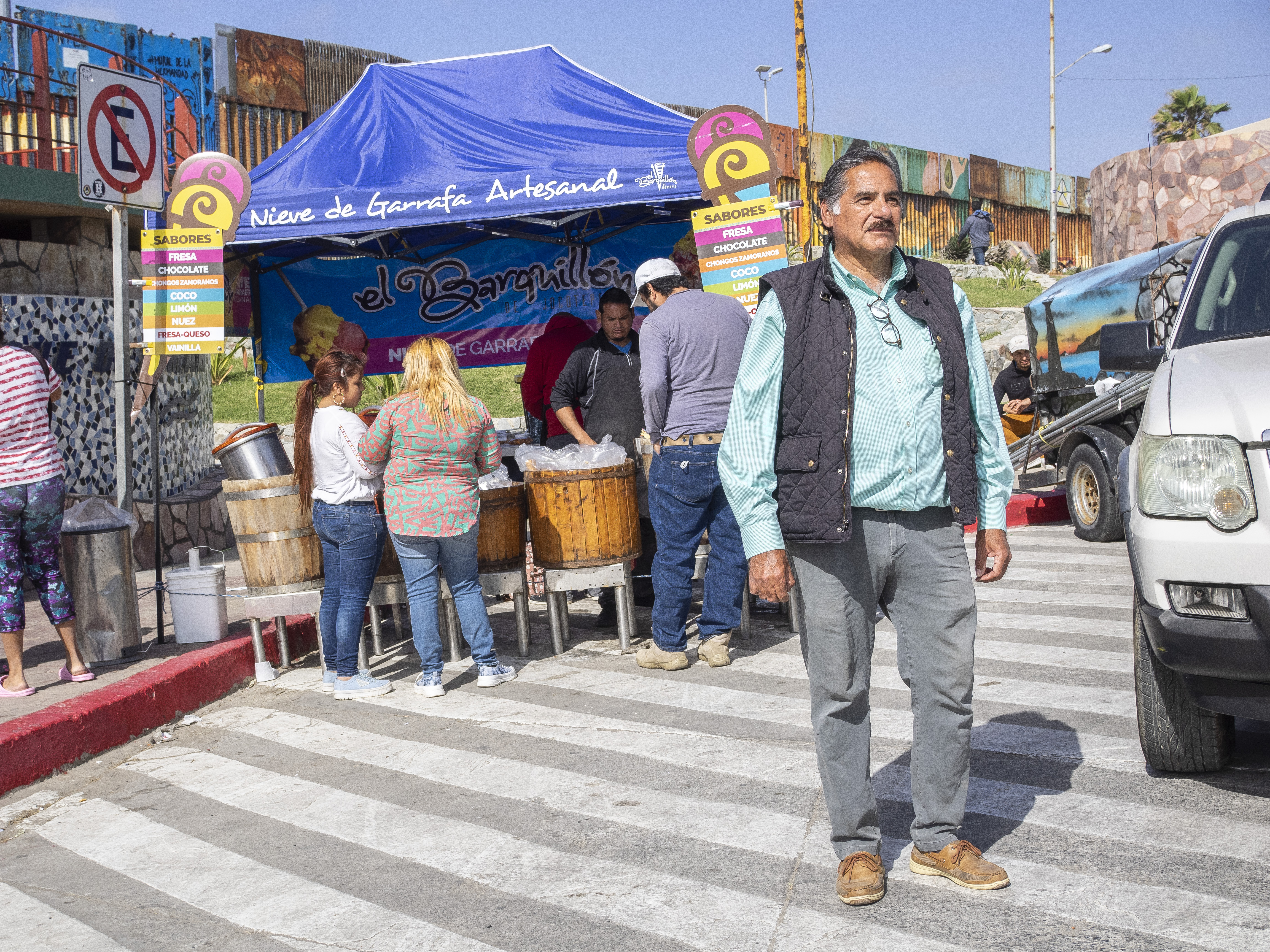 The Border Church, som møtes på begge sider av grensegjerdet mellom Tijuana og San Diego, og har gudstjeneste sammen på tvers av gjerdet.