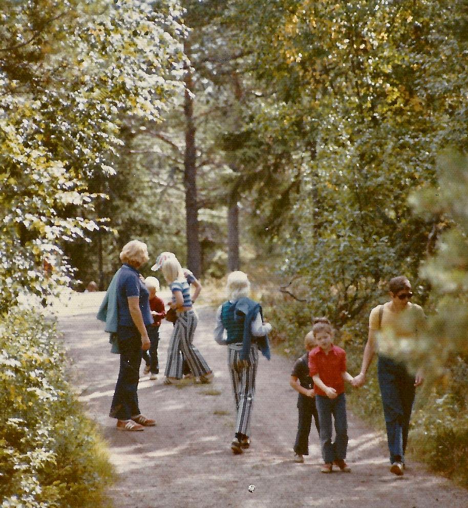 Anno 1970-tall: Ut på tur aldri sur. Vi var ofte på skauen med vennefamilier.