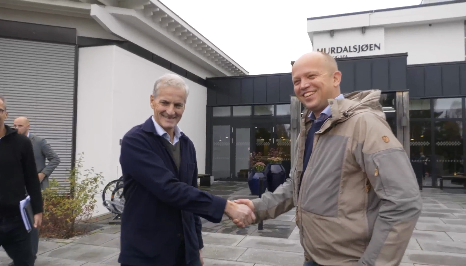 Jonas Gahr Støre og Trygve Slagsvold Vedum møter pressen i Hurdal, etter at forhandlingene er ferdig og de er enige om å danne regjering sammen. 
NB!! Sjerkmdump fra video
Foto: Fredrik Hagen / NTB