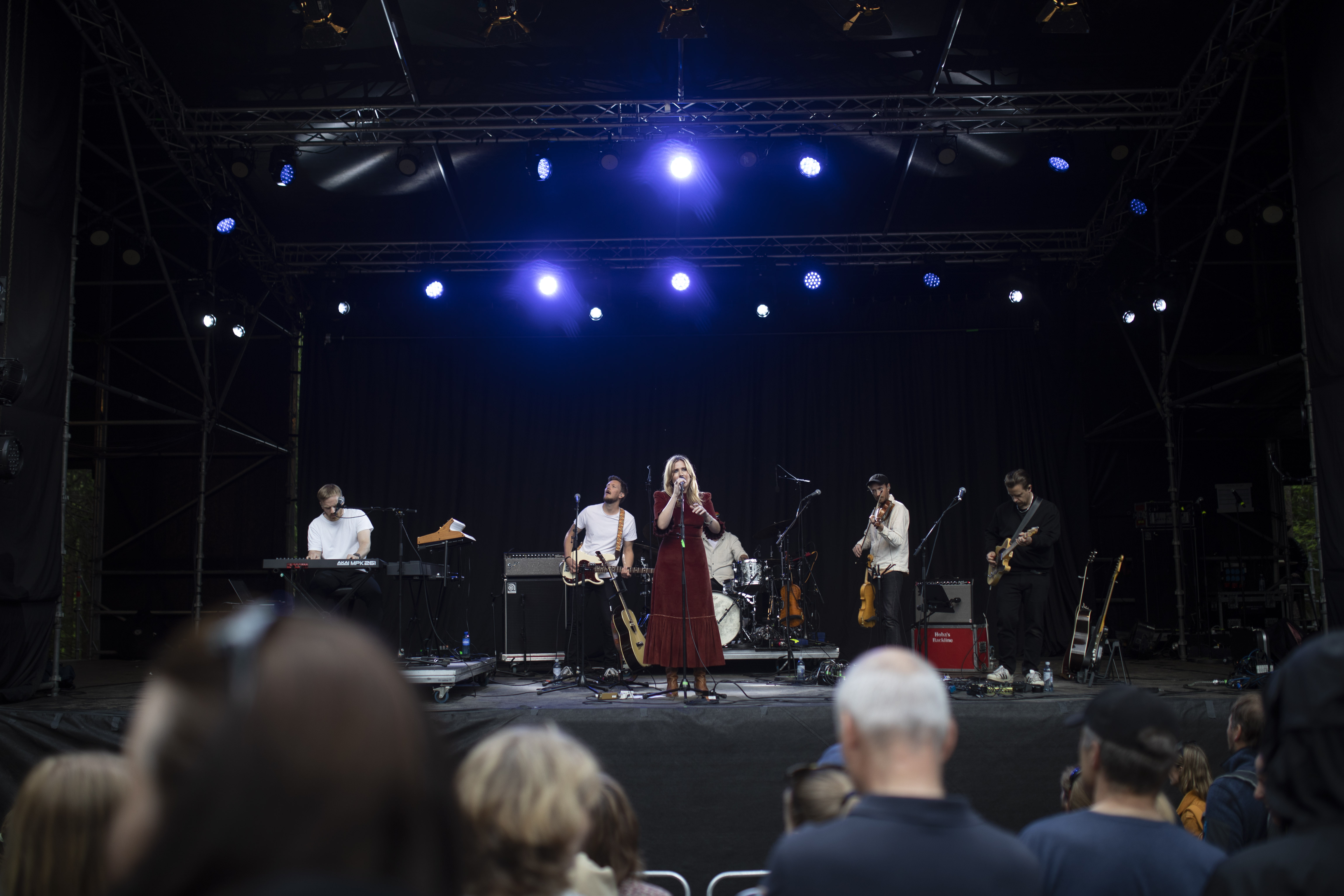 Ingebjørg Bratland synger for et reinvått Over Oslo-publikum